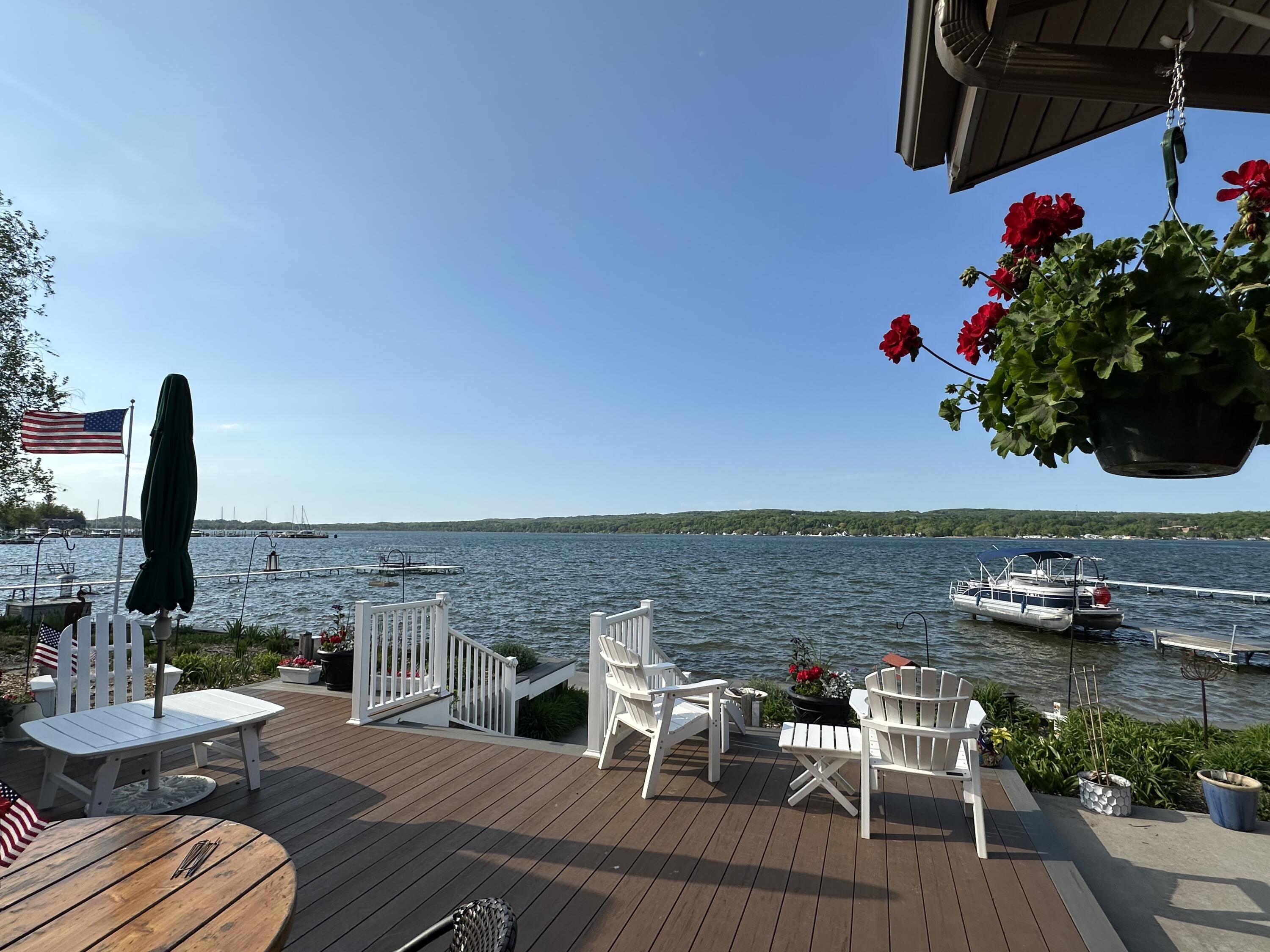 4554 Crescent Beach