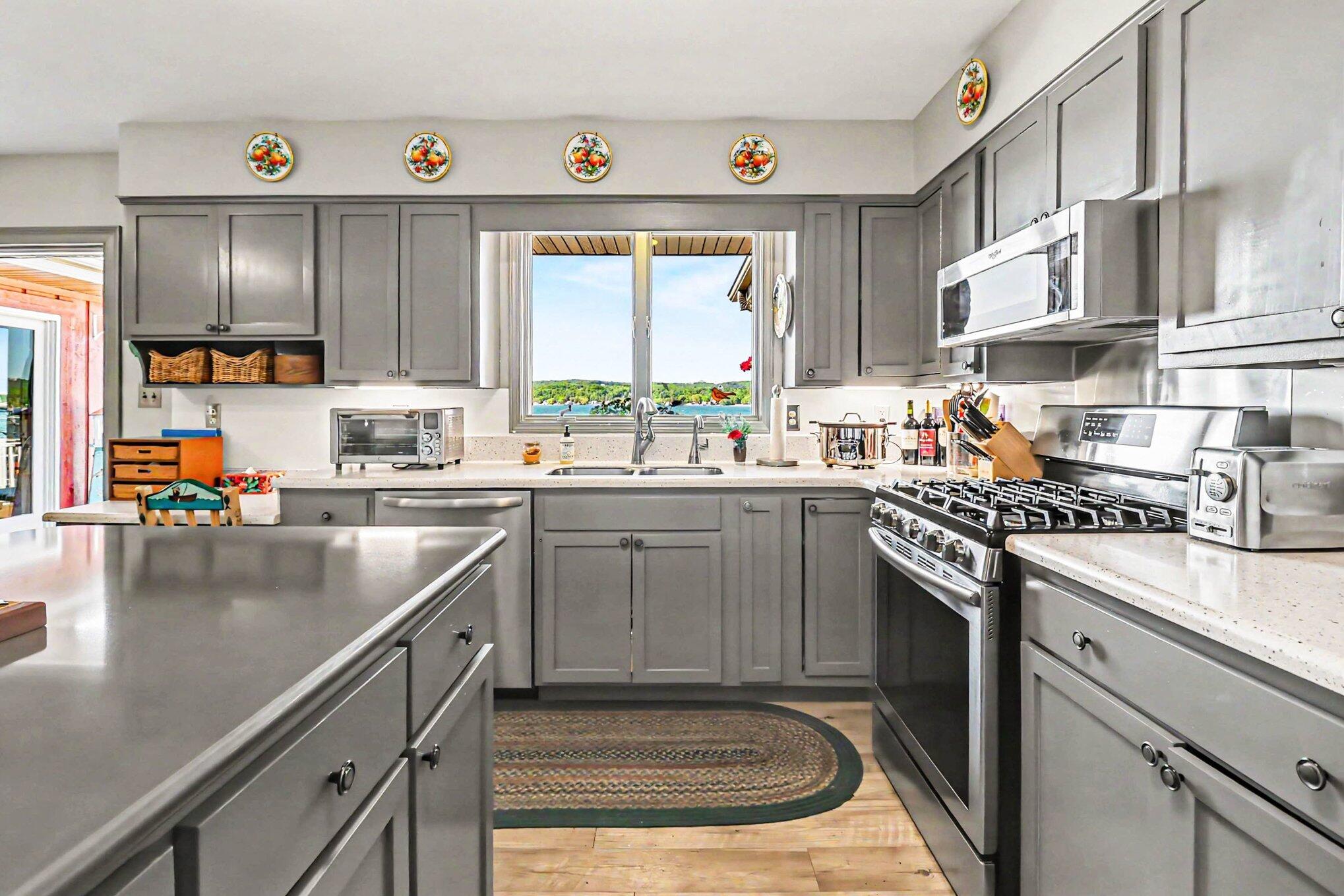 4554 Crescent Beach