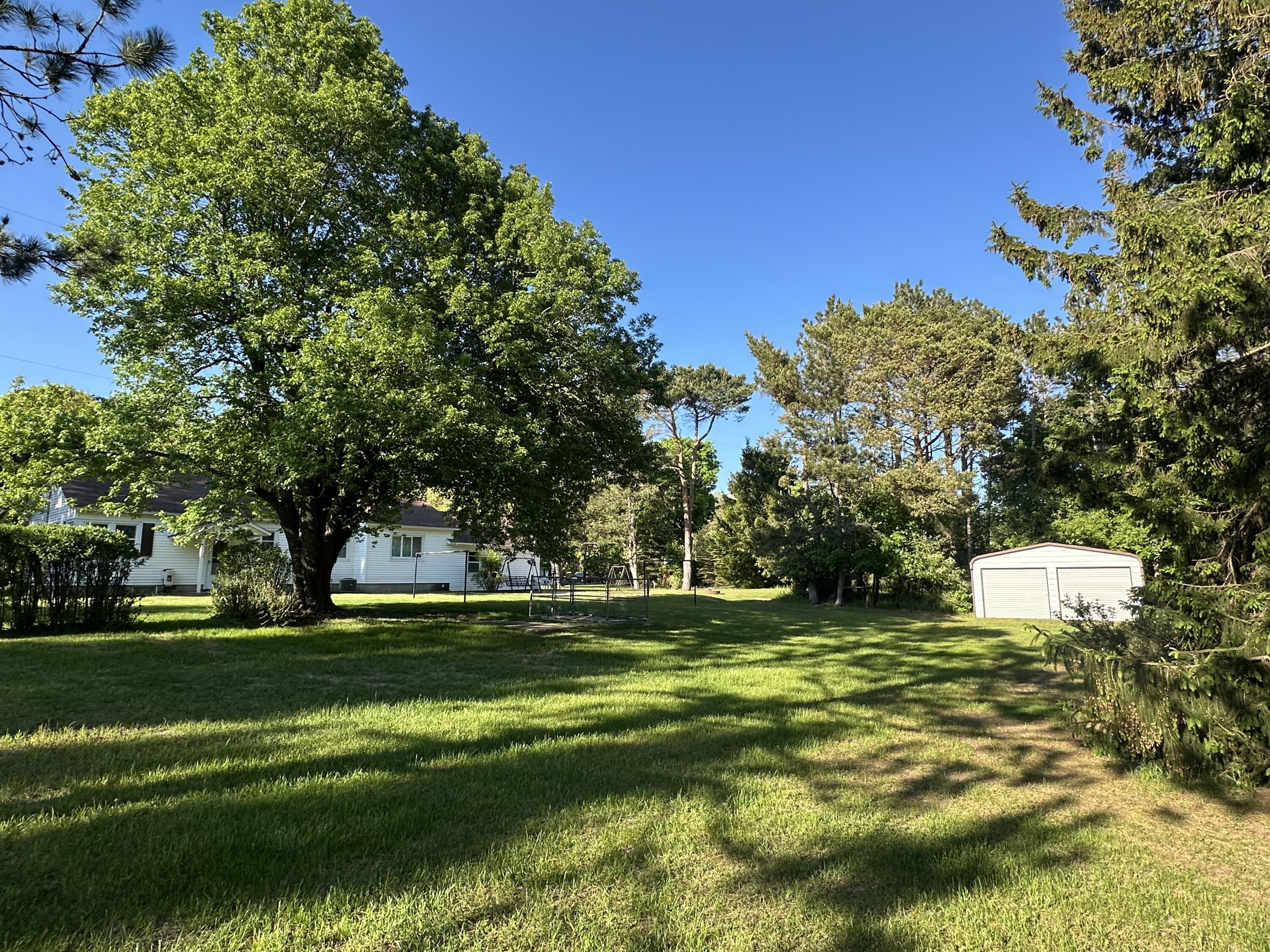 1735 Red Apple Road