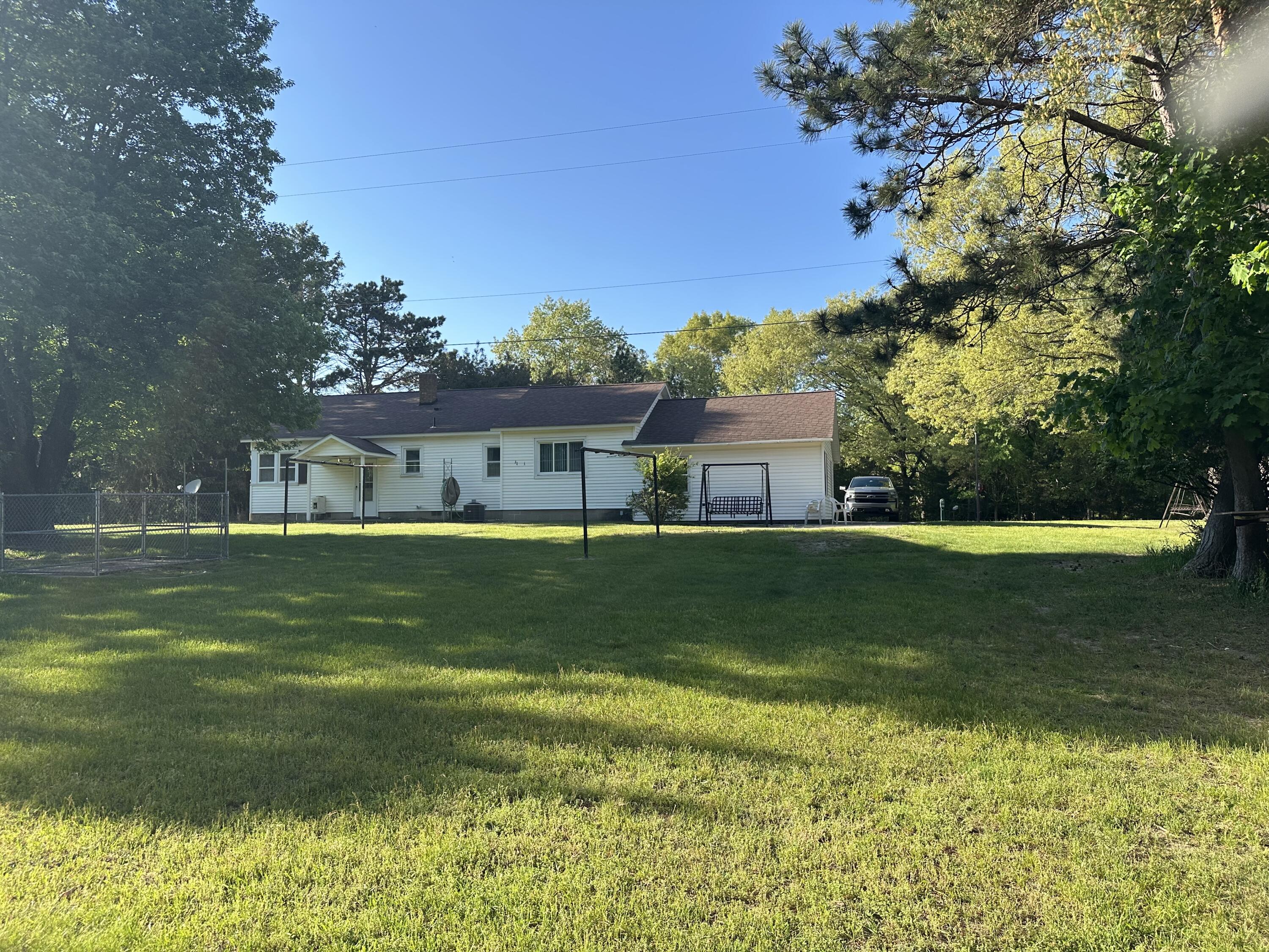 1735 Red Apple Road