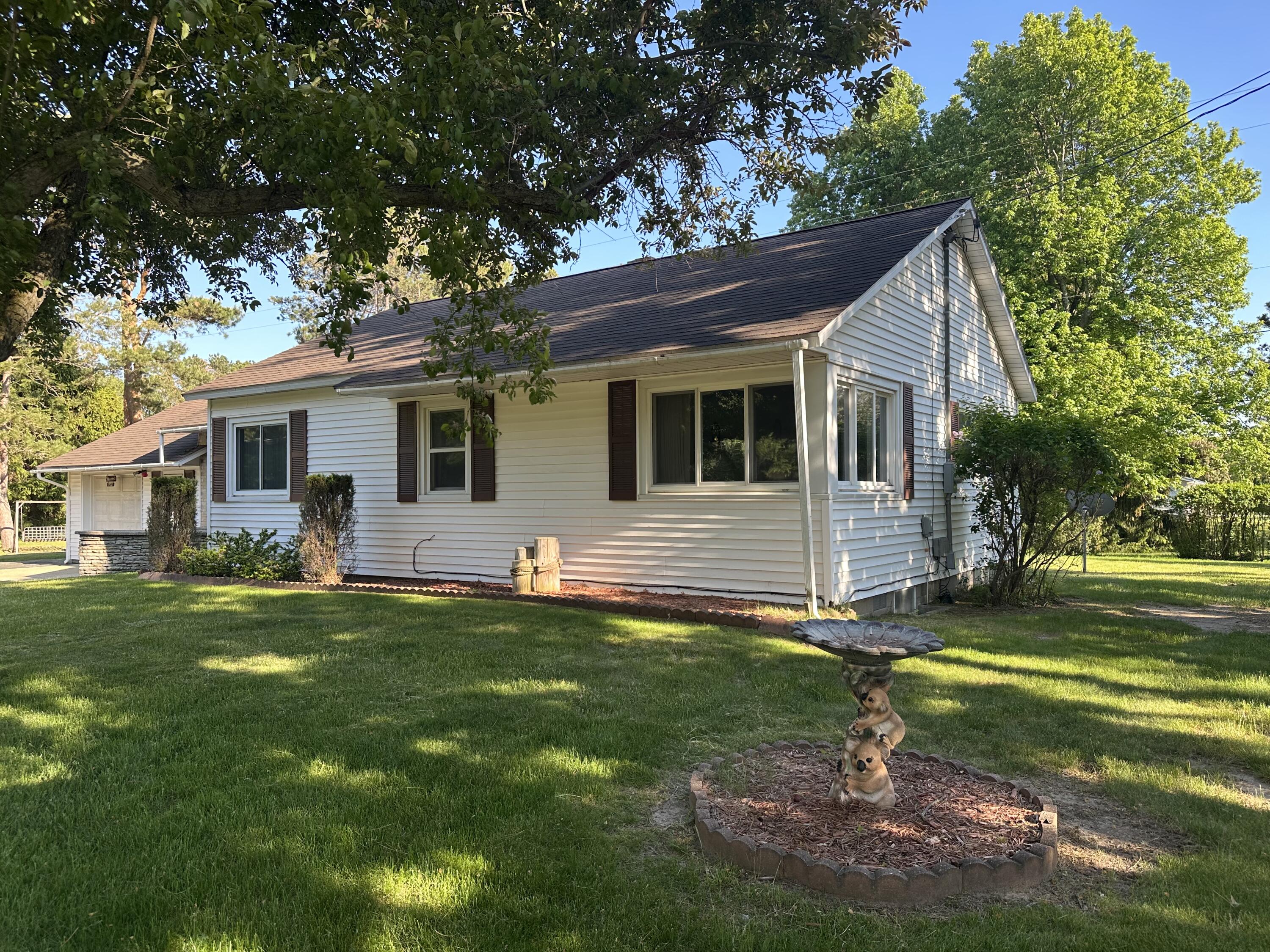 1735 Red Apple Road
