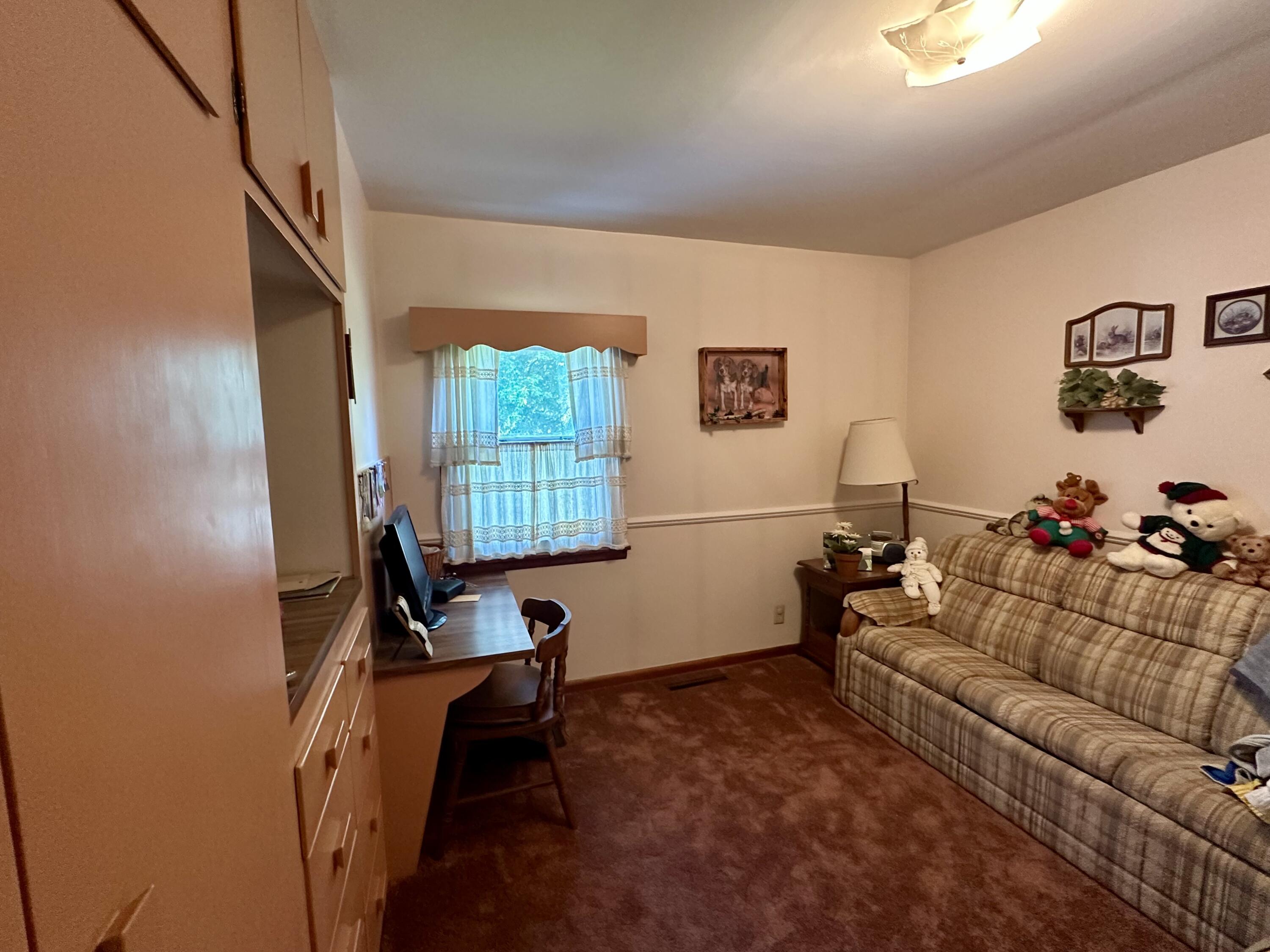 1735 Red Apple Road