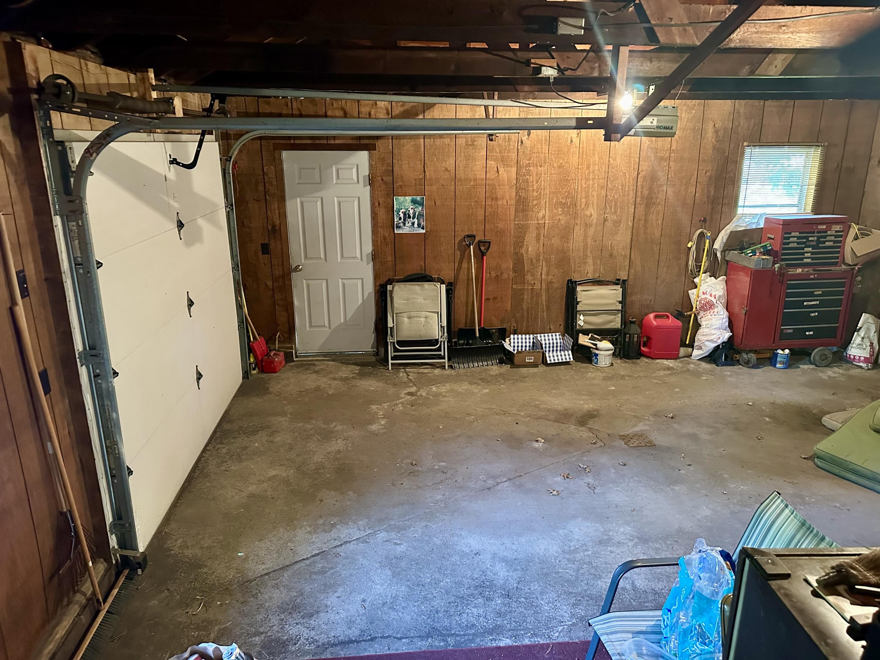 1735 Red Apple Road