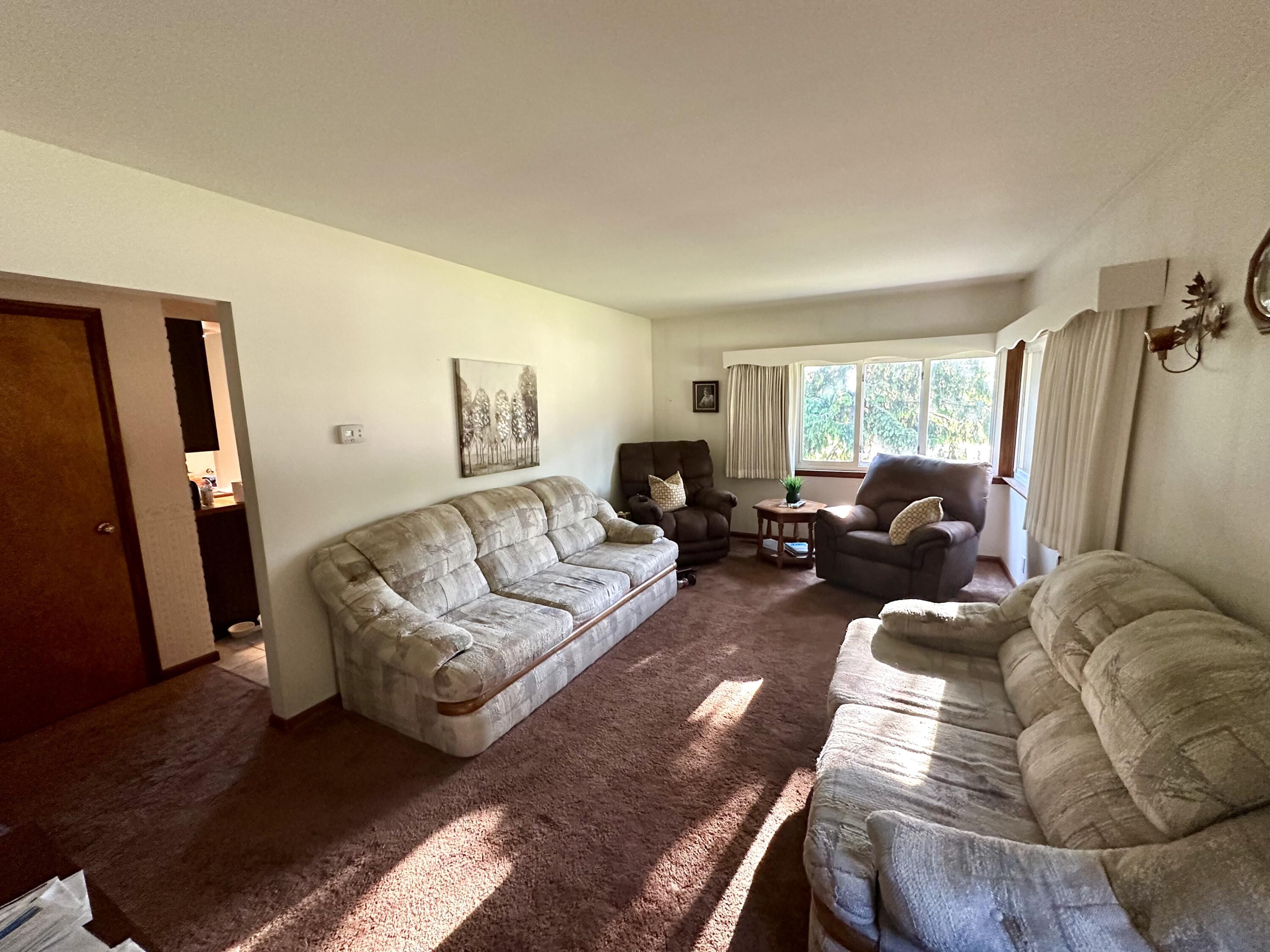 1735 Red Apple Road