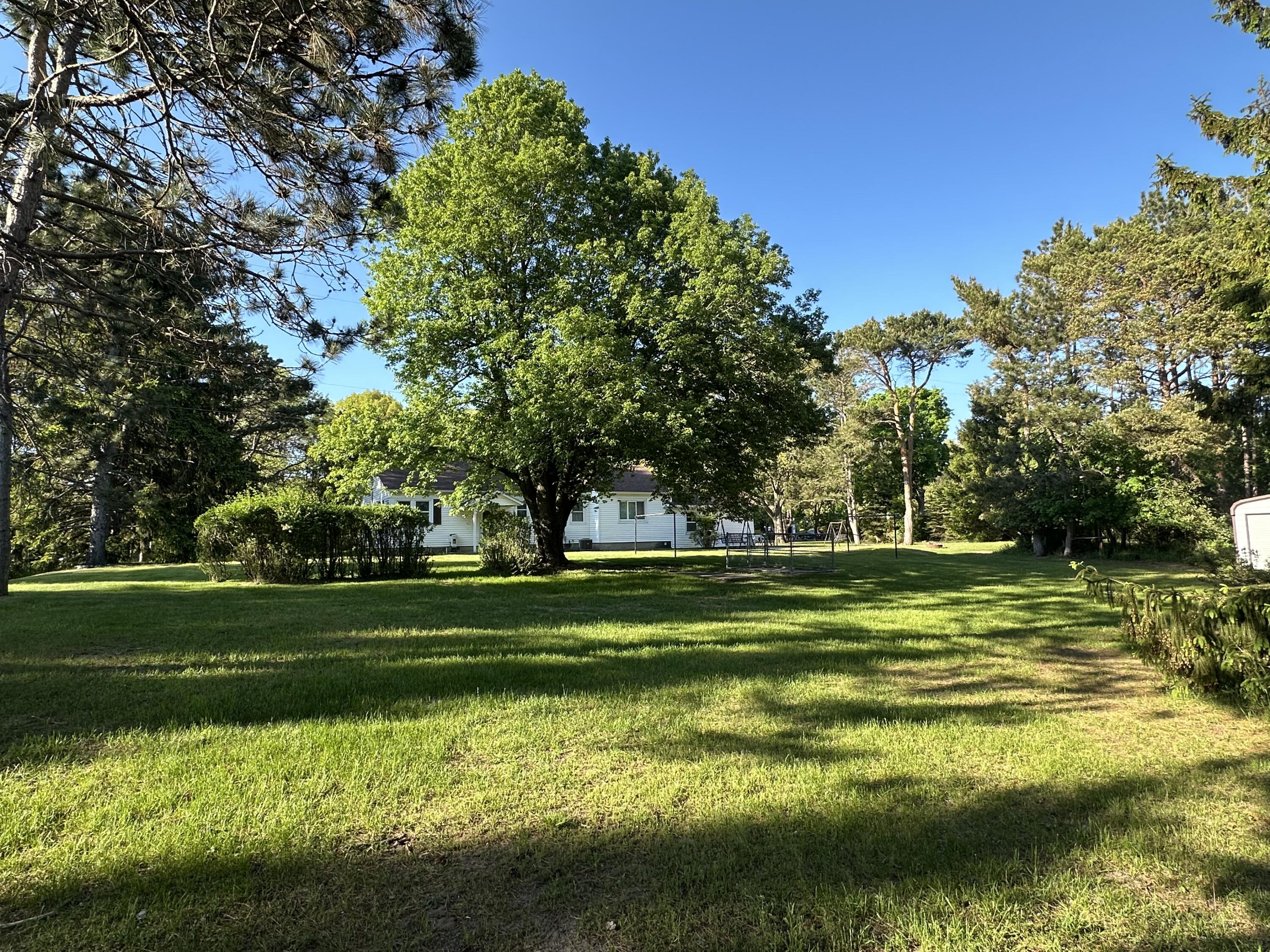 1735 Red Apple Road