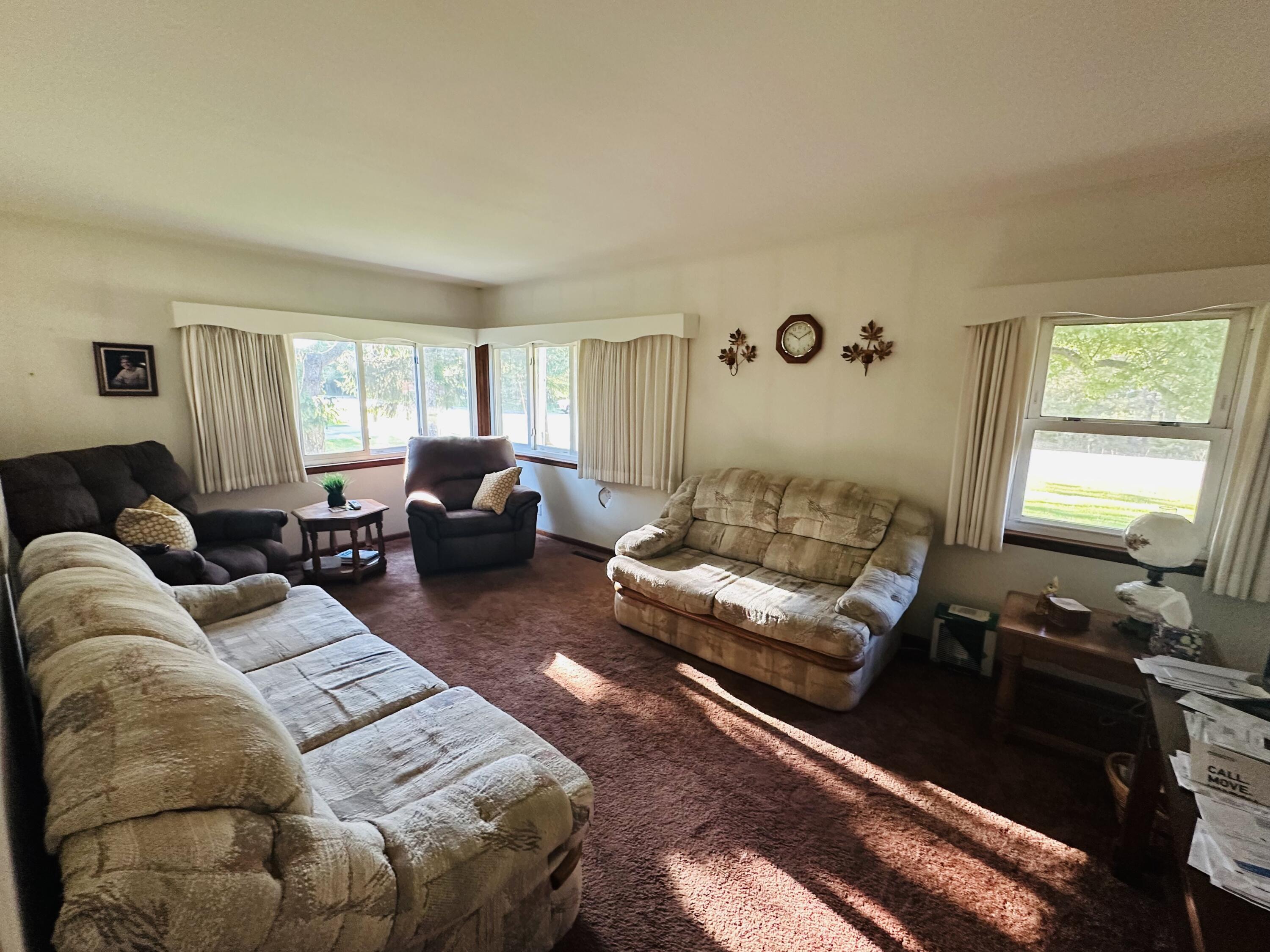 1735 Red Apple Road