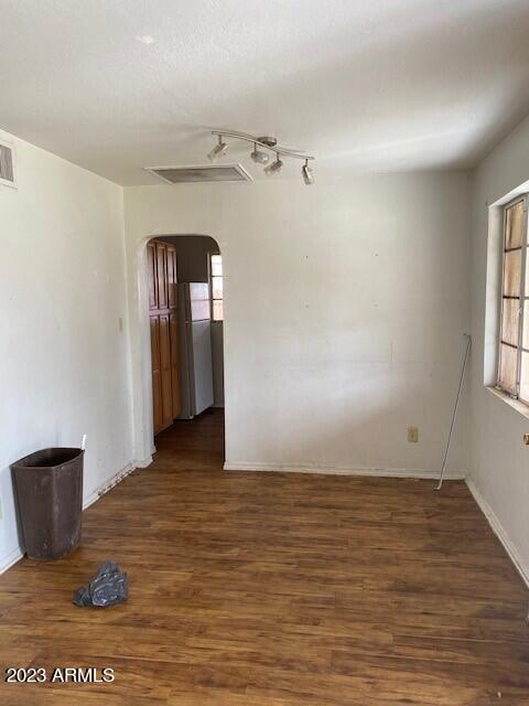 2124 E MITCHELL Drive