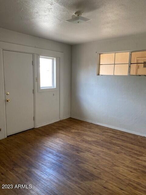 2124 E MITCHELL Drive