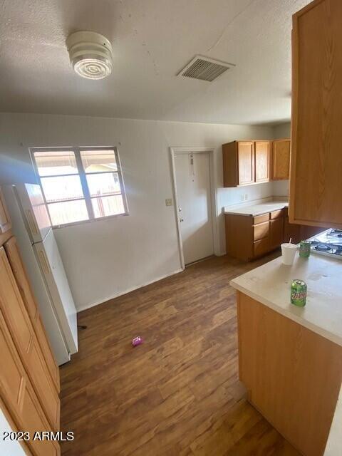 2124 E MITCHELL Drive