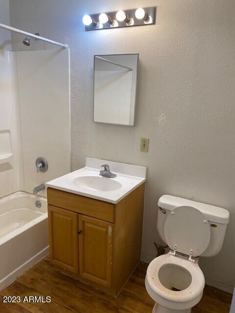 2124 E MITCHELL Drive