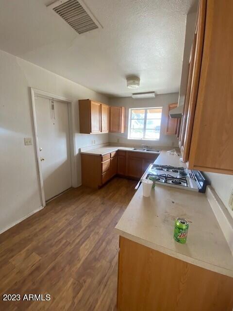 2124 E MITCHELL Drive