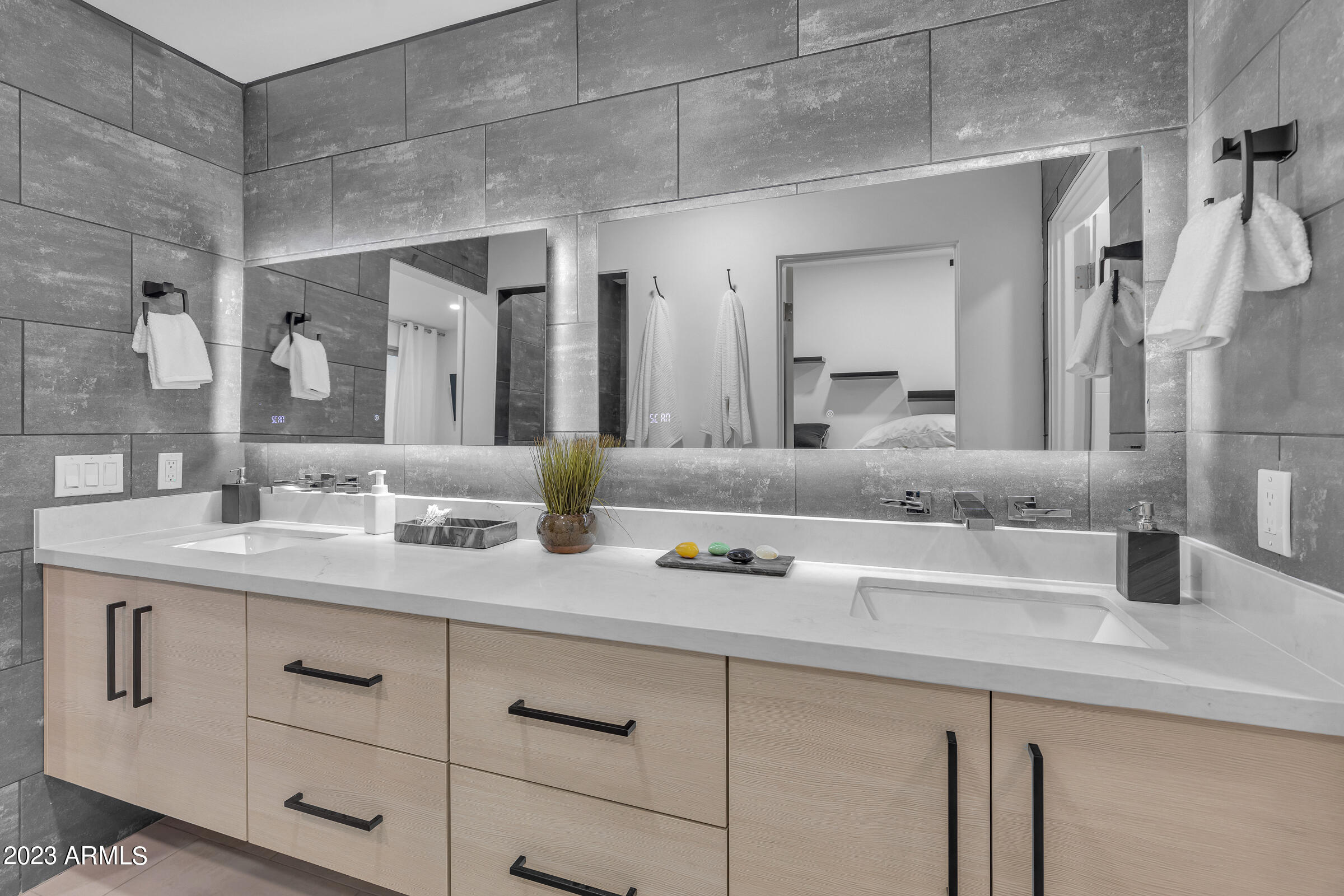 7788 E MAIN Street, 1009