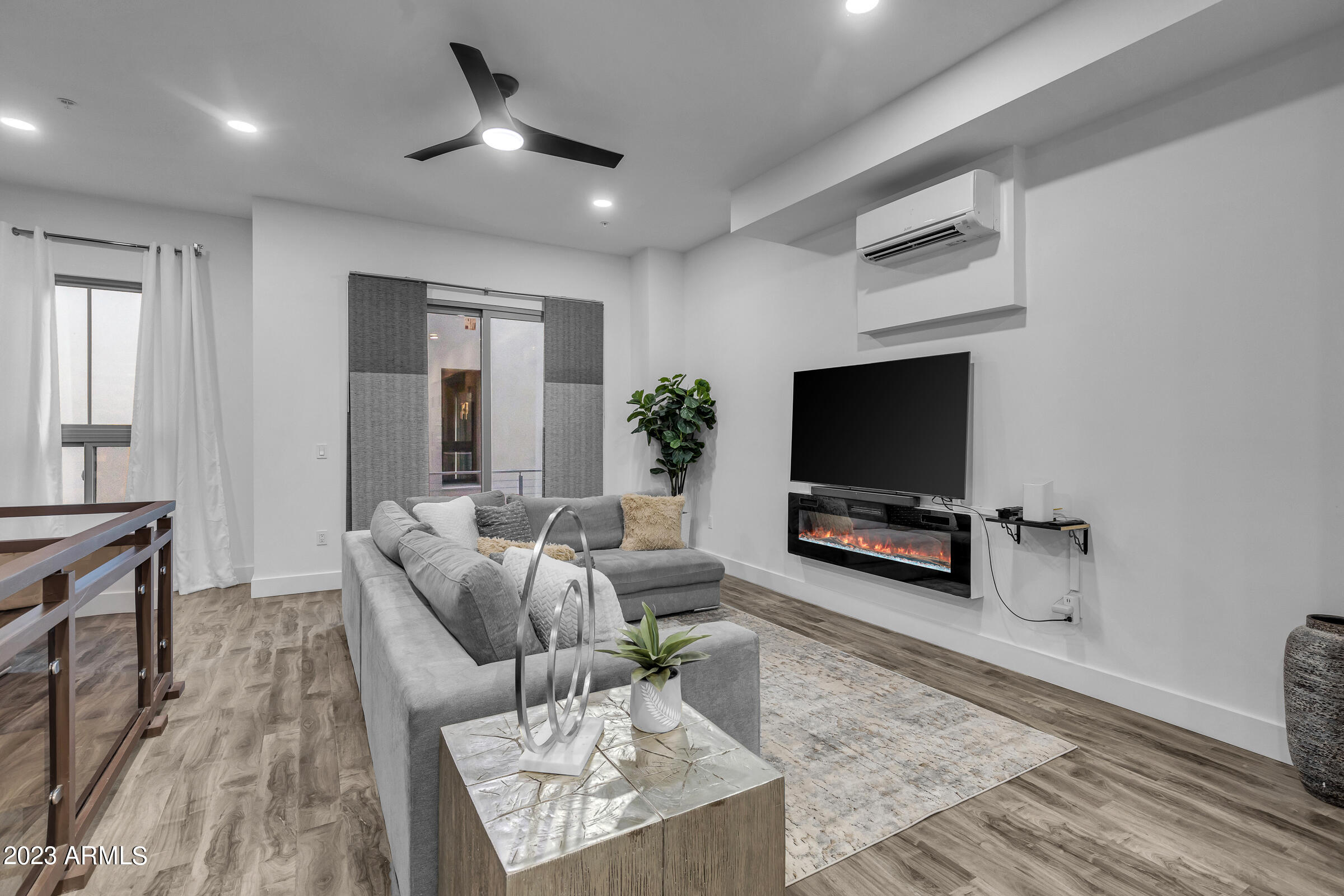 7788 E MAIN Street, 1009