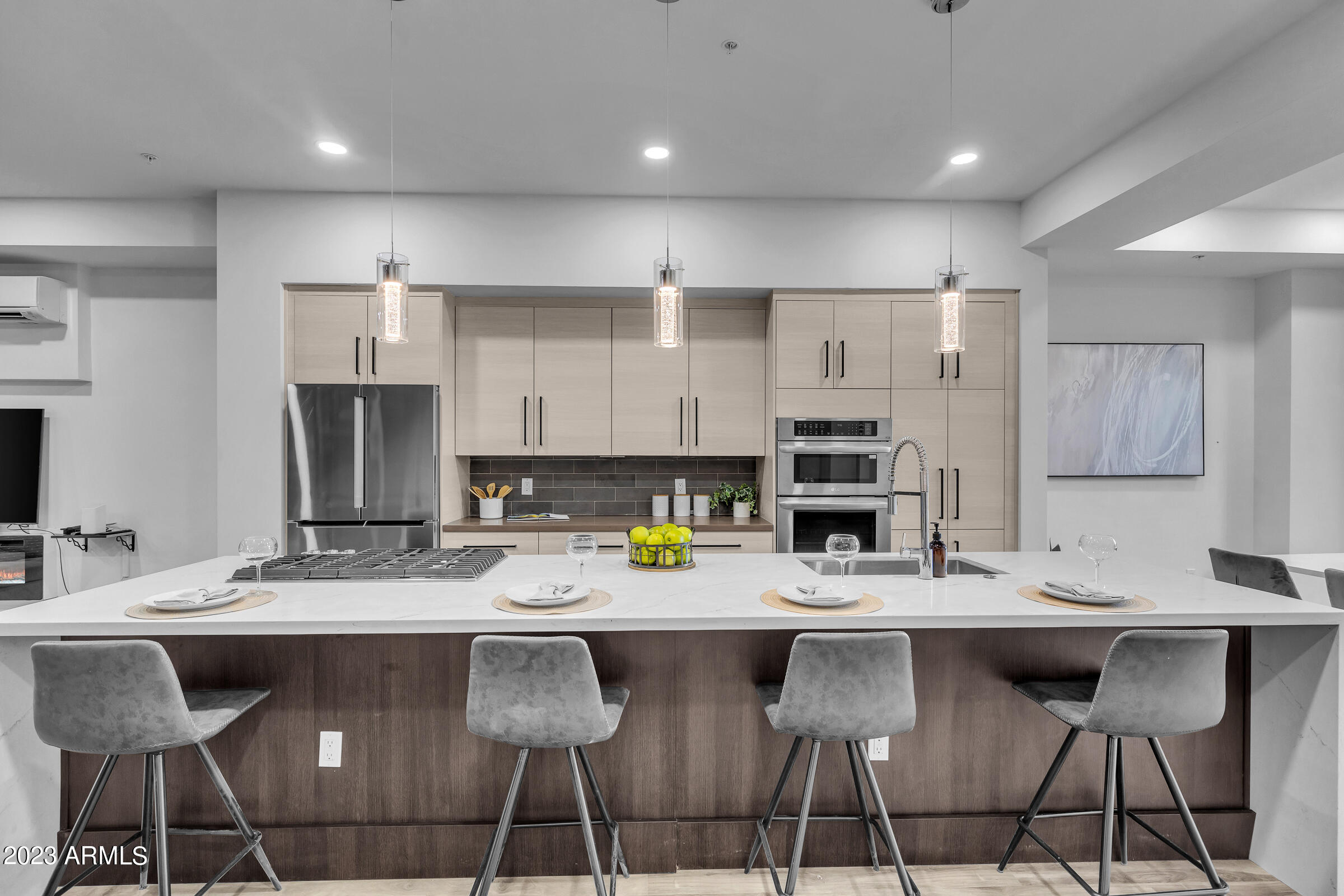 7788 E MAIN Street, 1009