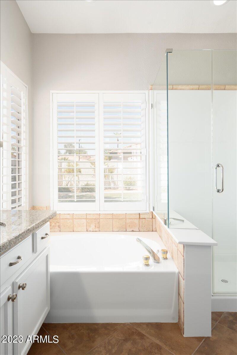 1224 E TRADEWIND Drive