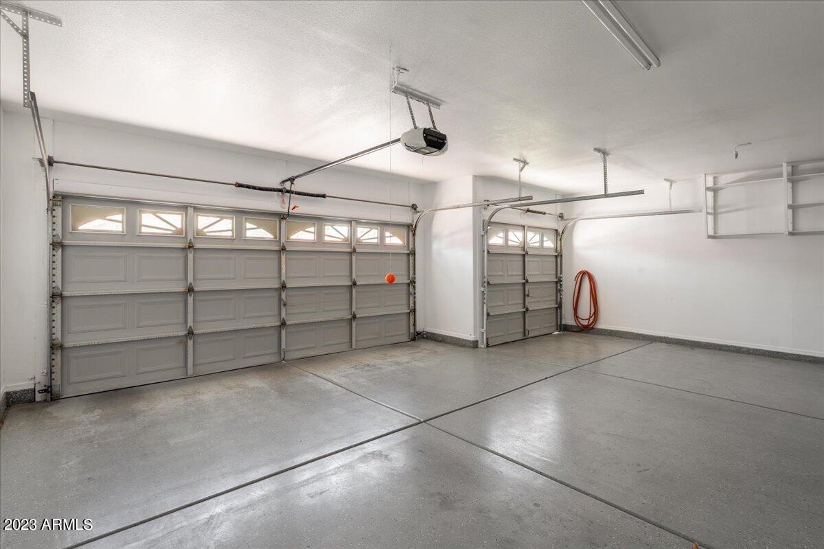 1224 E TRADEWIND Drive