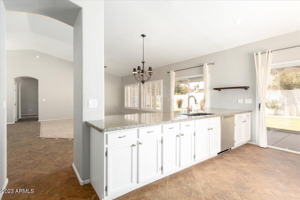 1224 E TRADEWIND Drive