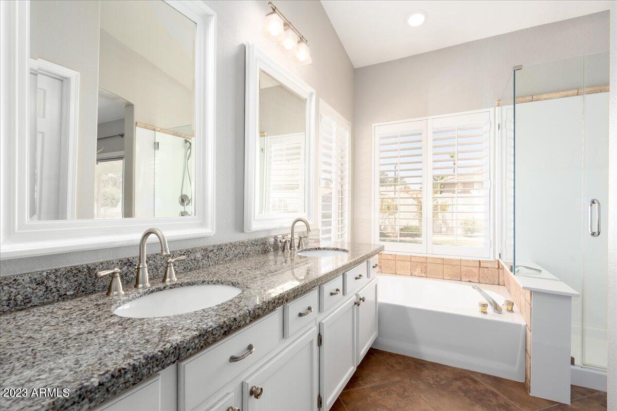 1224 E TRADEWIND Drive