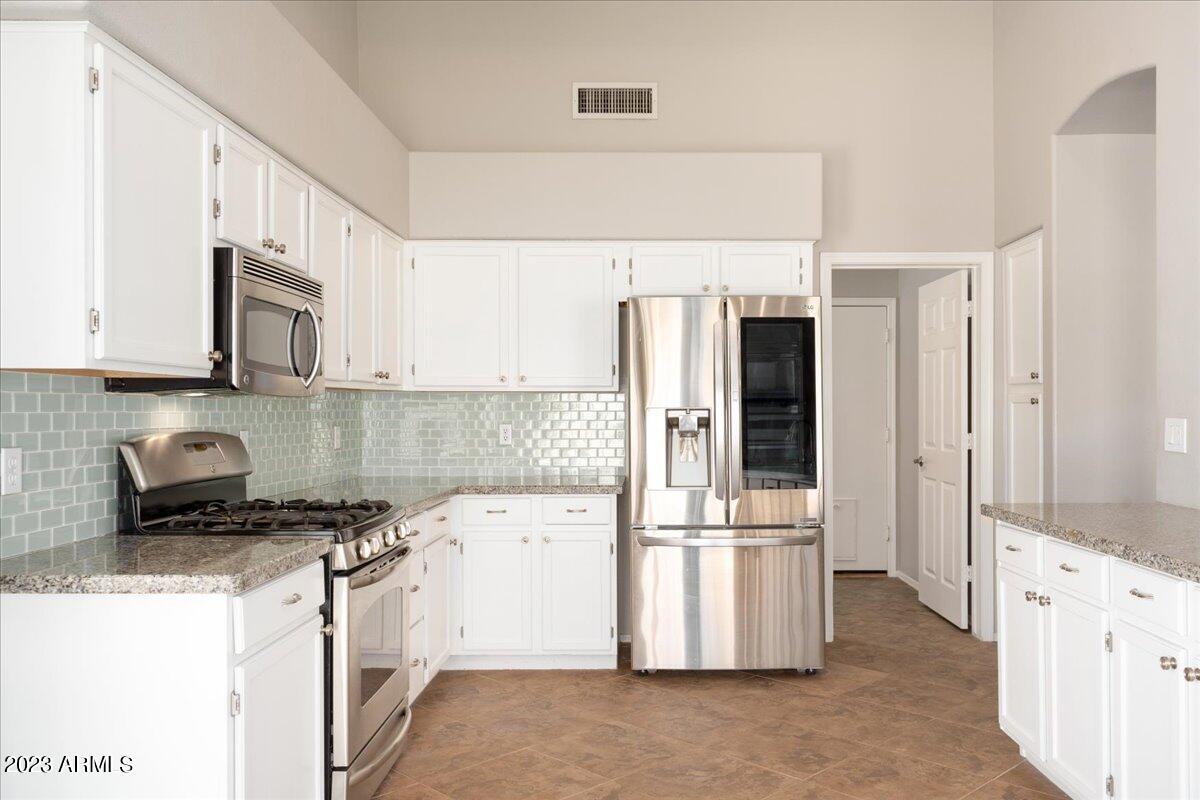 1224 E TRADEWIND Drive