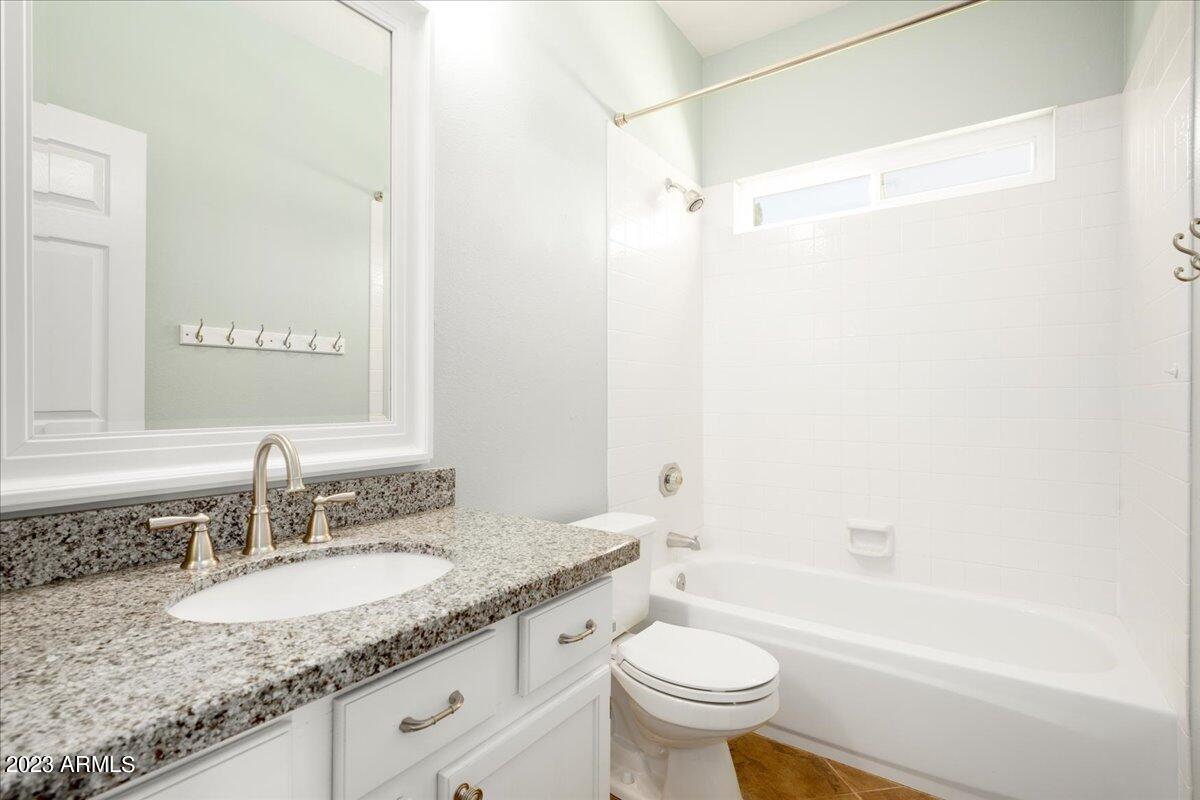 1224 E TRADEWIND Drive