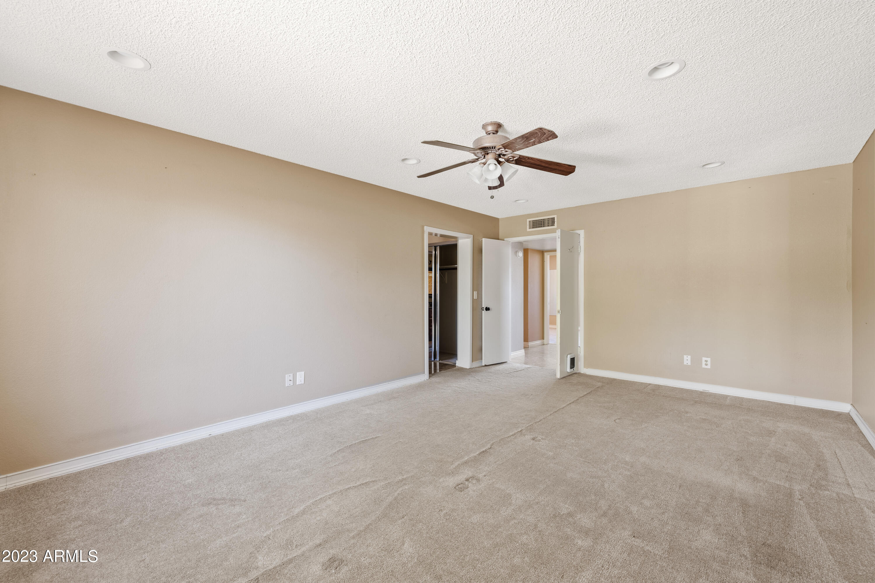 4501 E PARADISE Lane