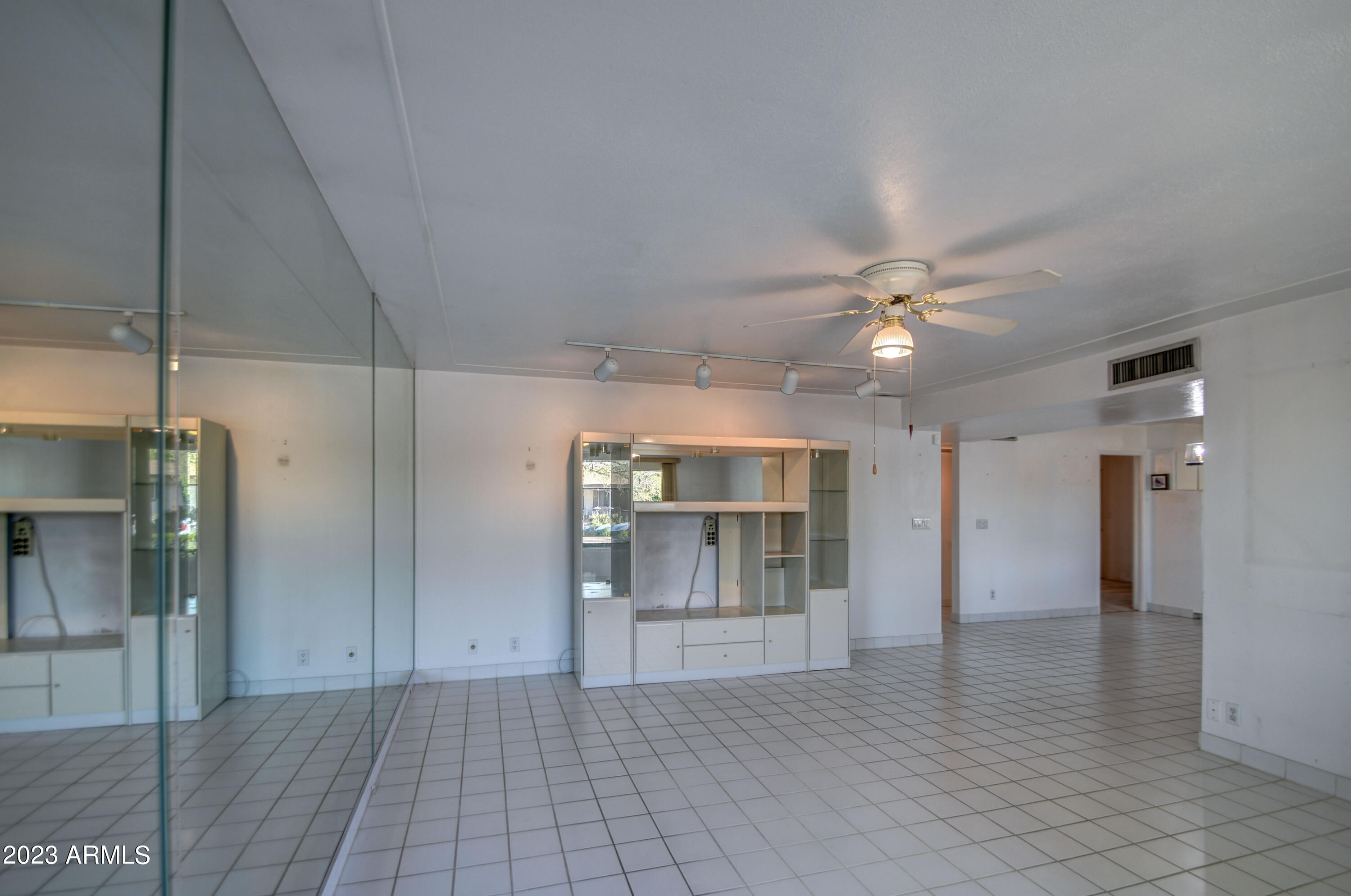 5415 E DALLAS Street