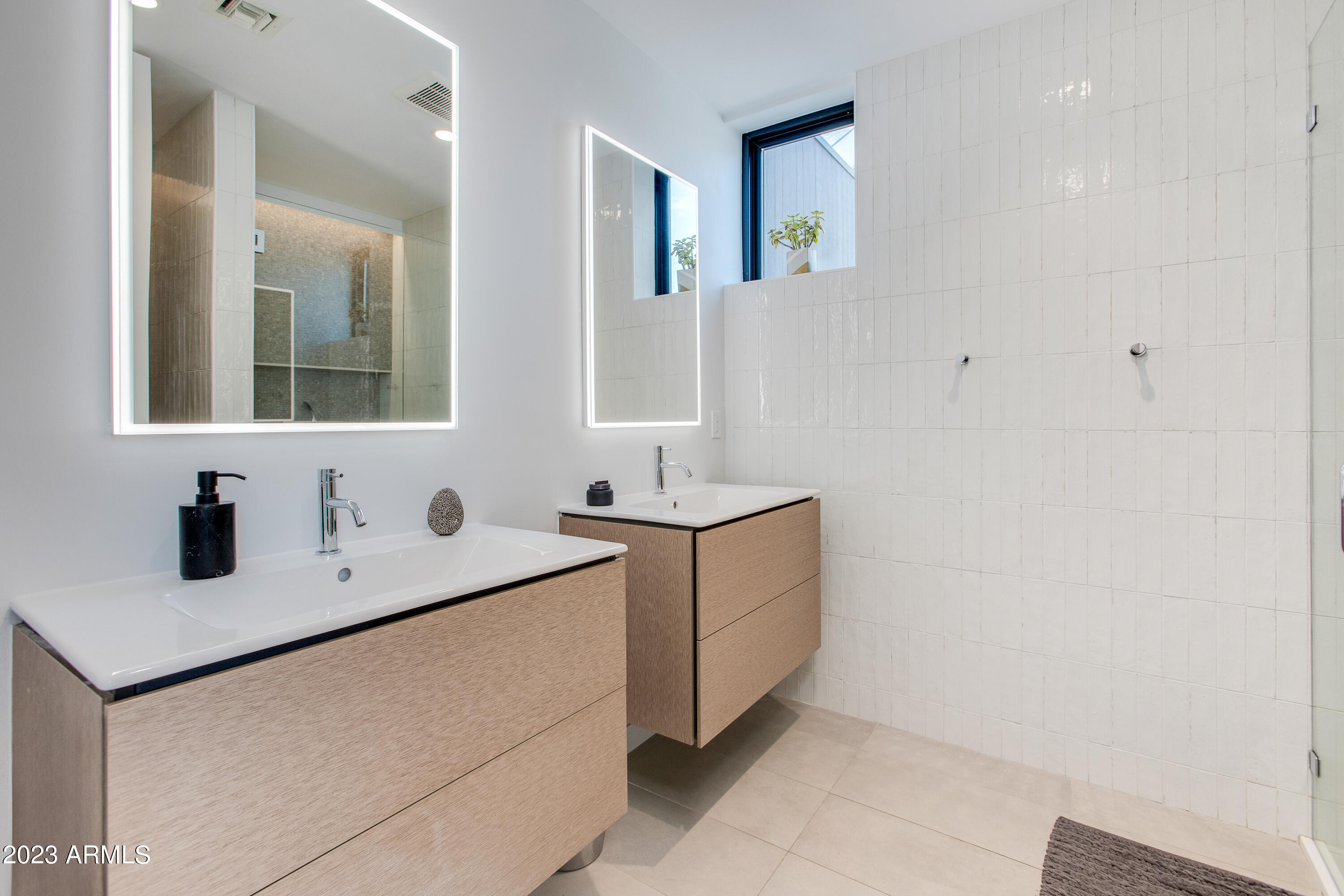 1337 E Pomelo Grove Lane