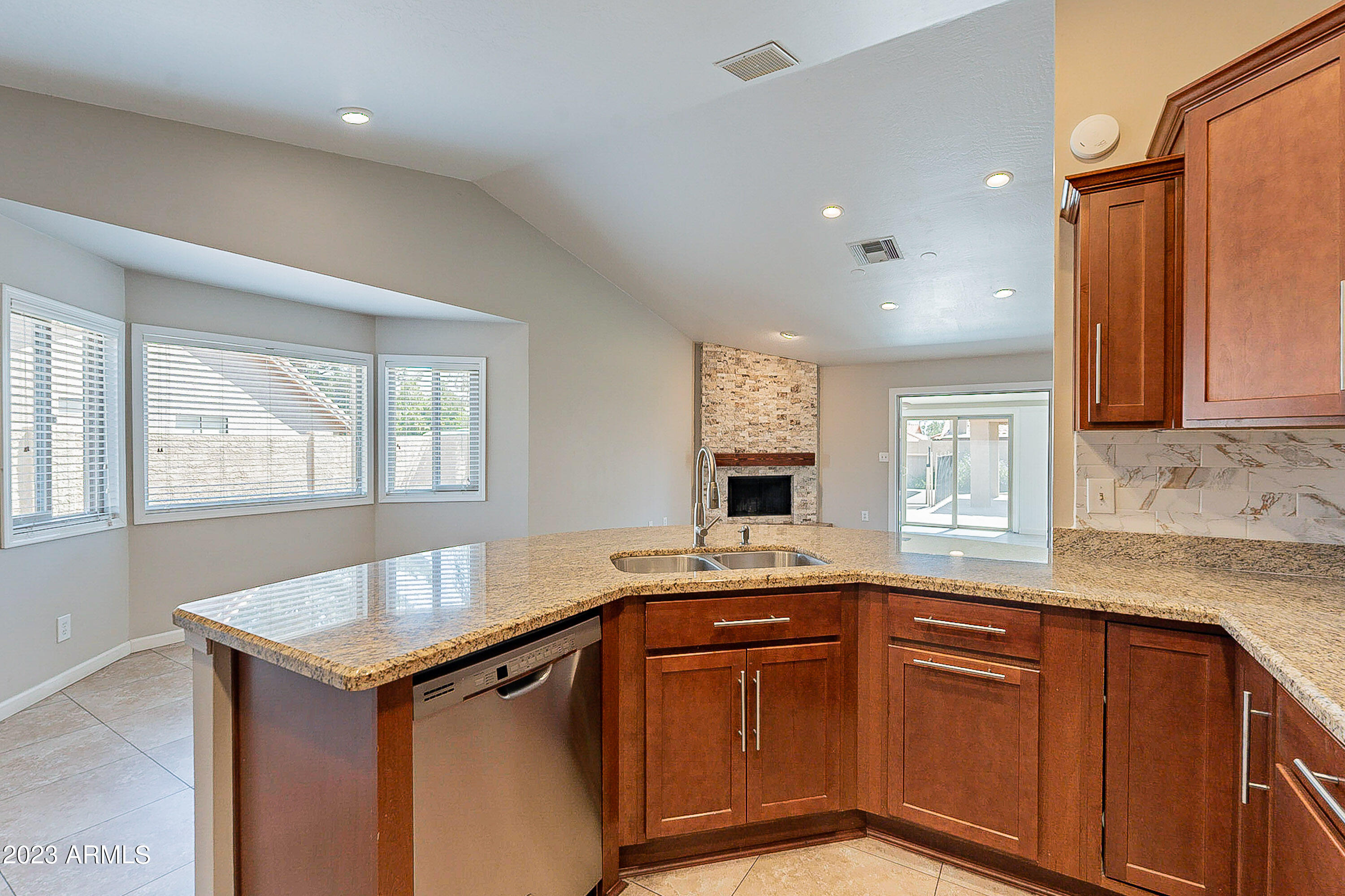 6049 E KATHLEEN Road