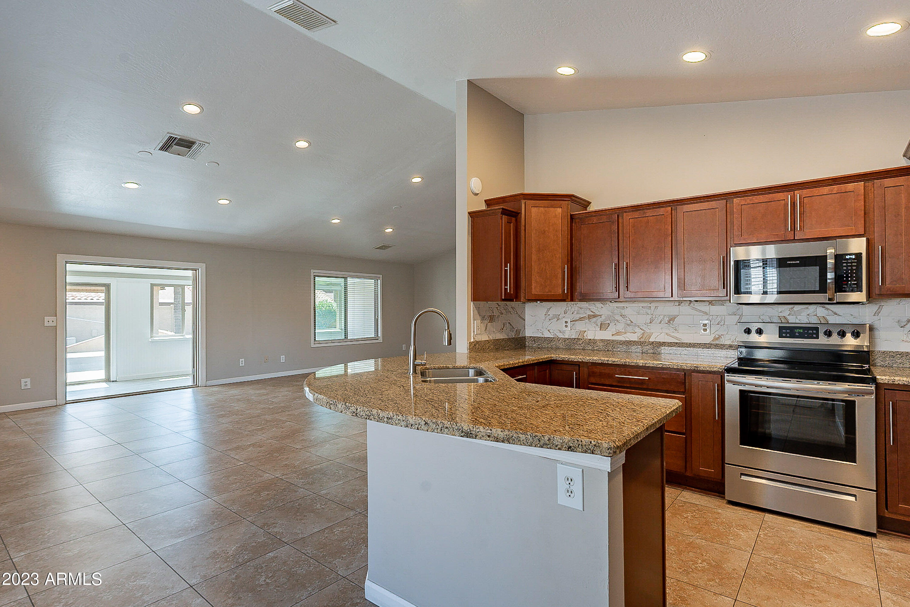 6049 E KATHLEEN Road