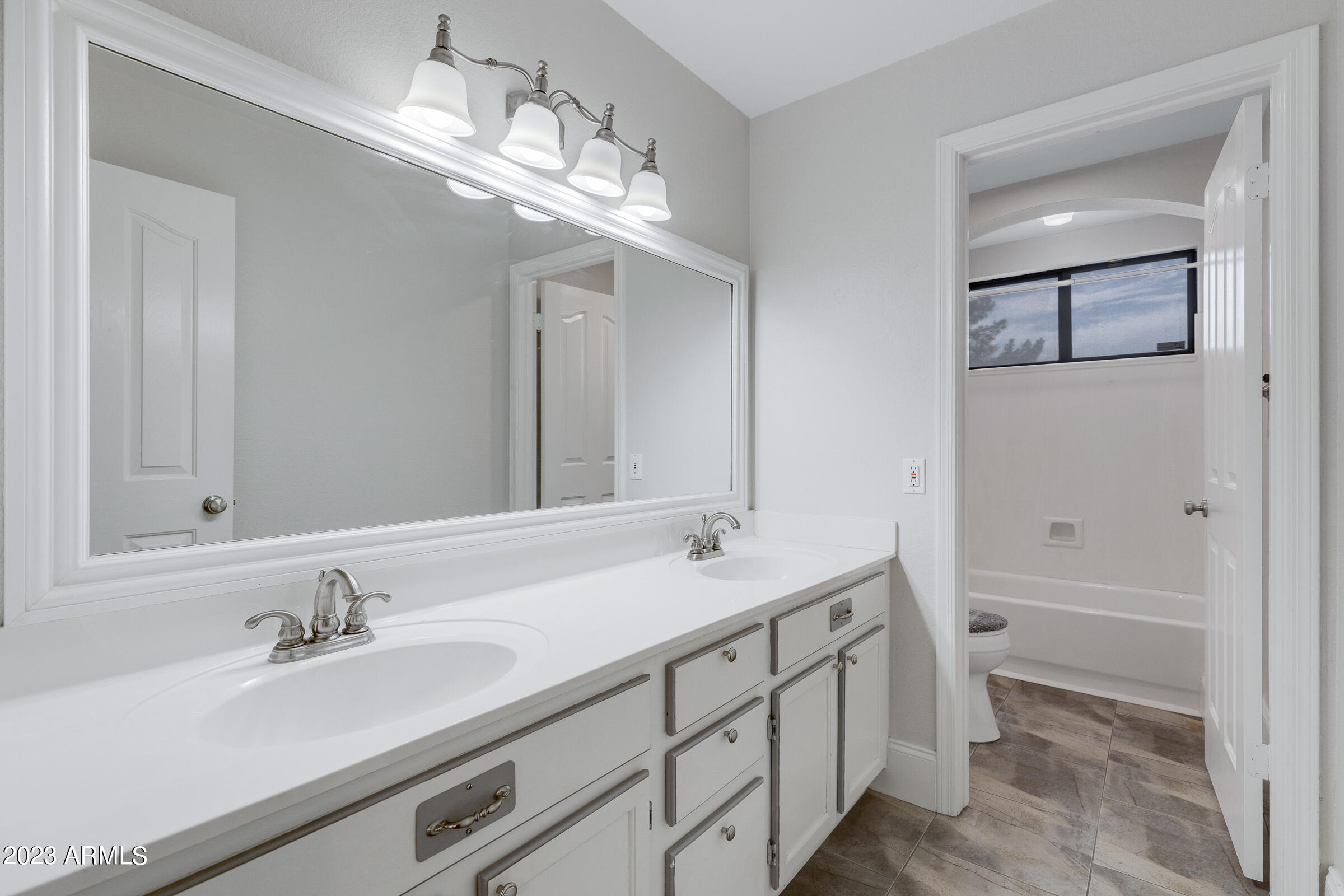 256 N COTTONWOOD Drive