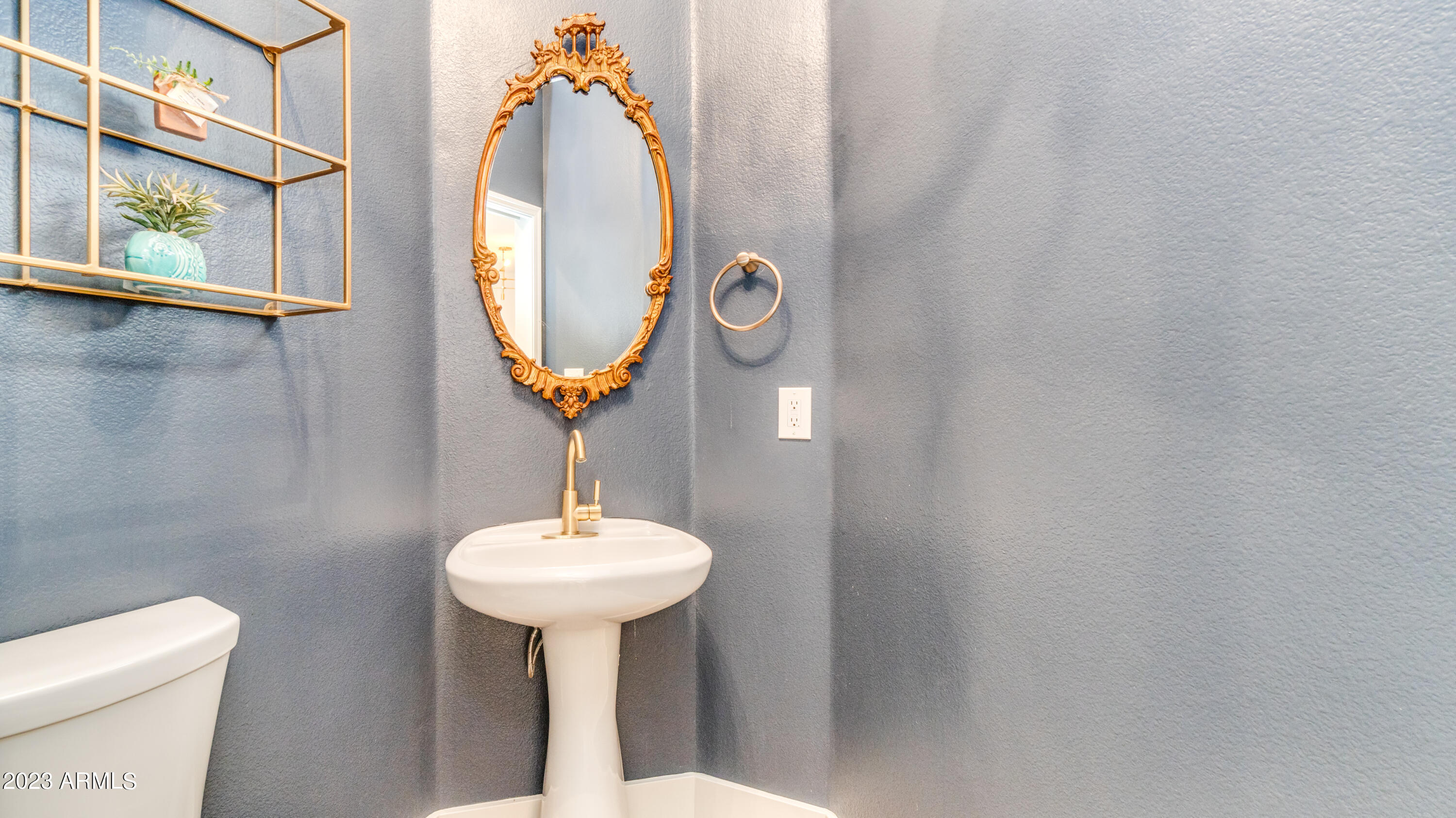 3221 N 37TH Street, 33