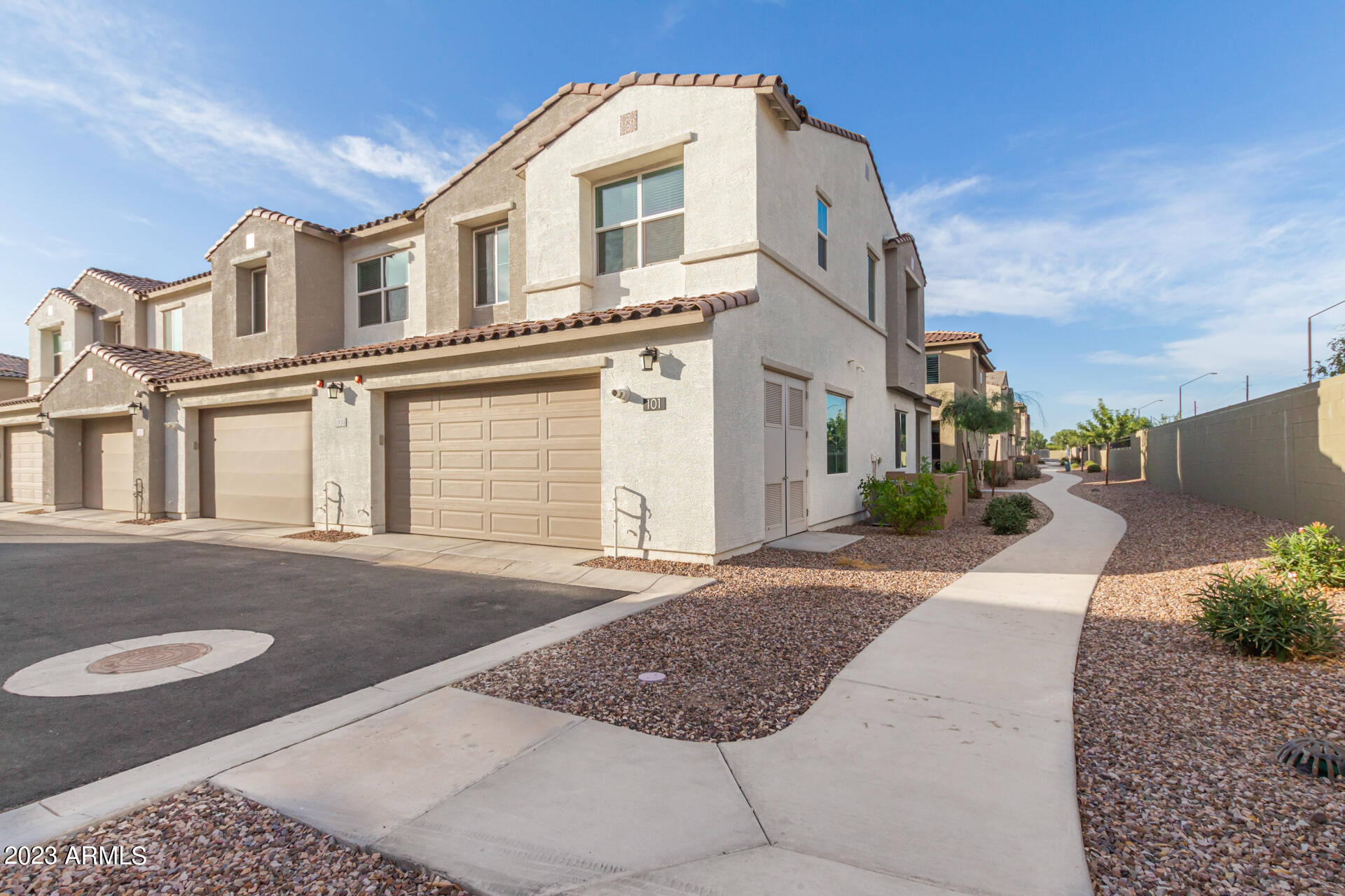 778 E Harper Street, 101