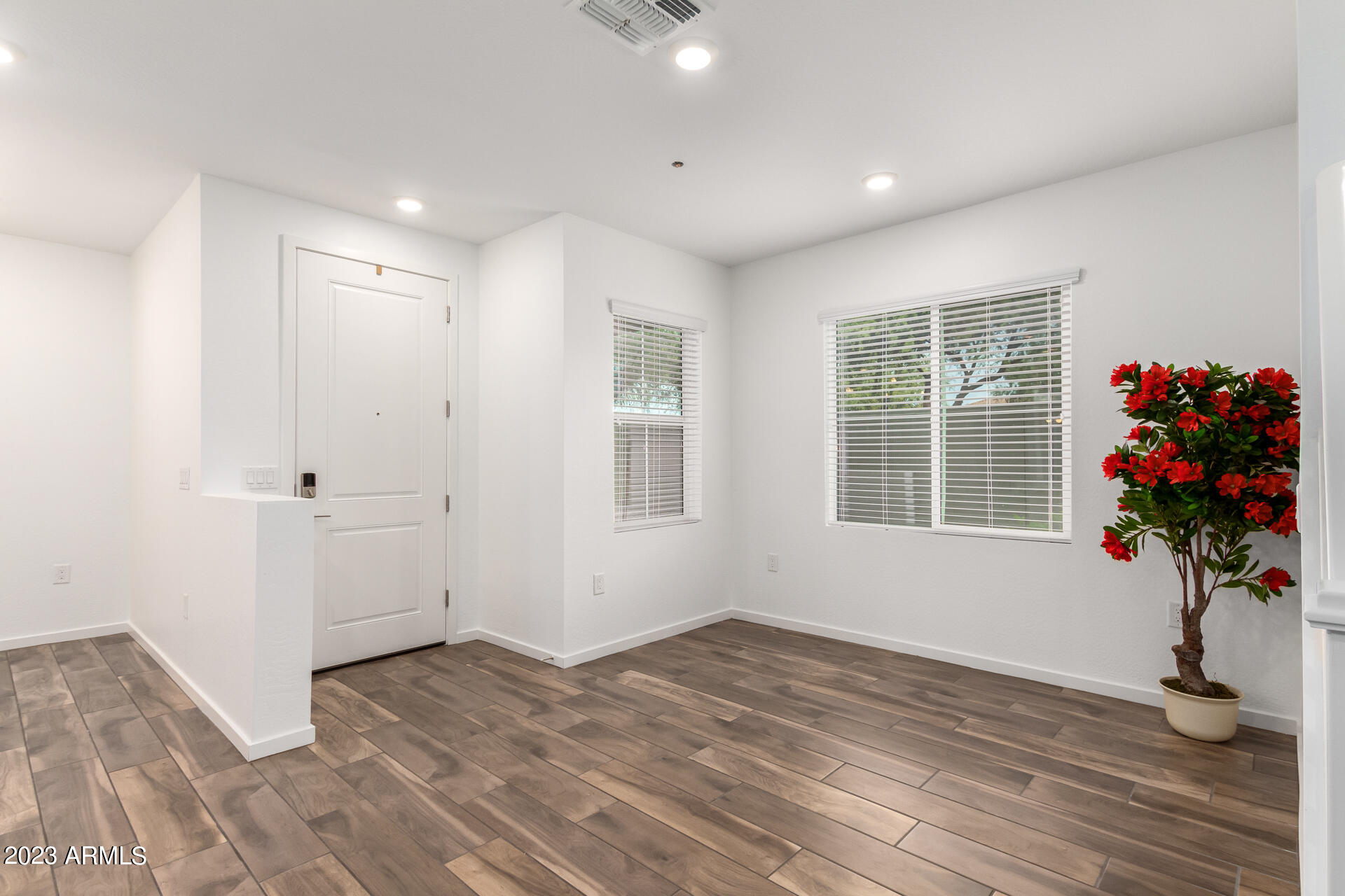 778 E Harper Street, 101