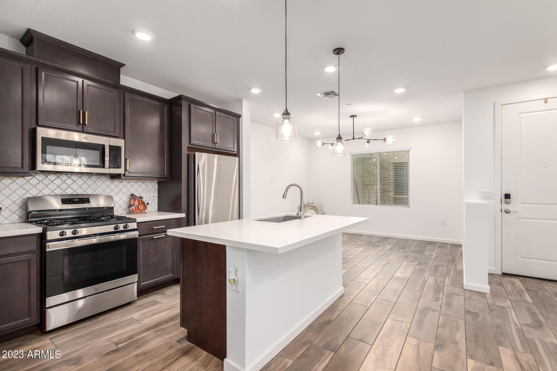 778 E Harper Street, 101