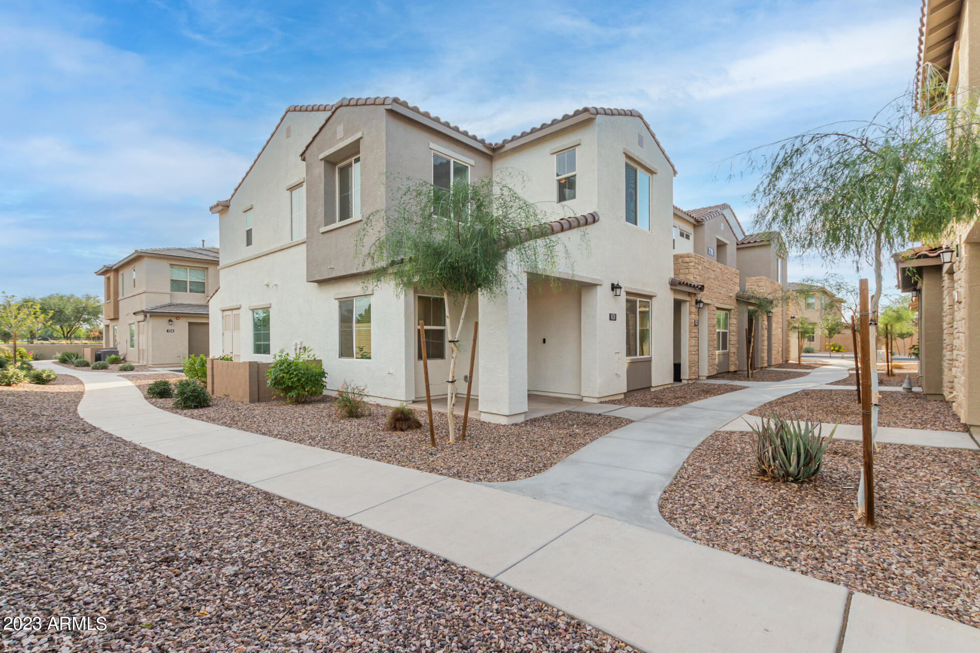 778 E Harper Street, 101