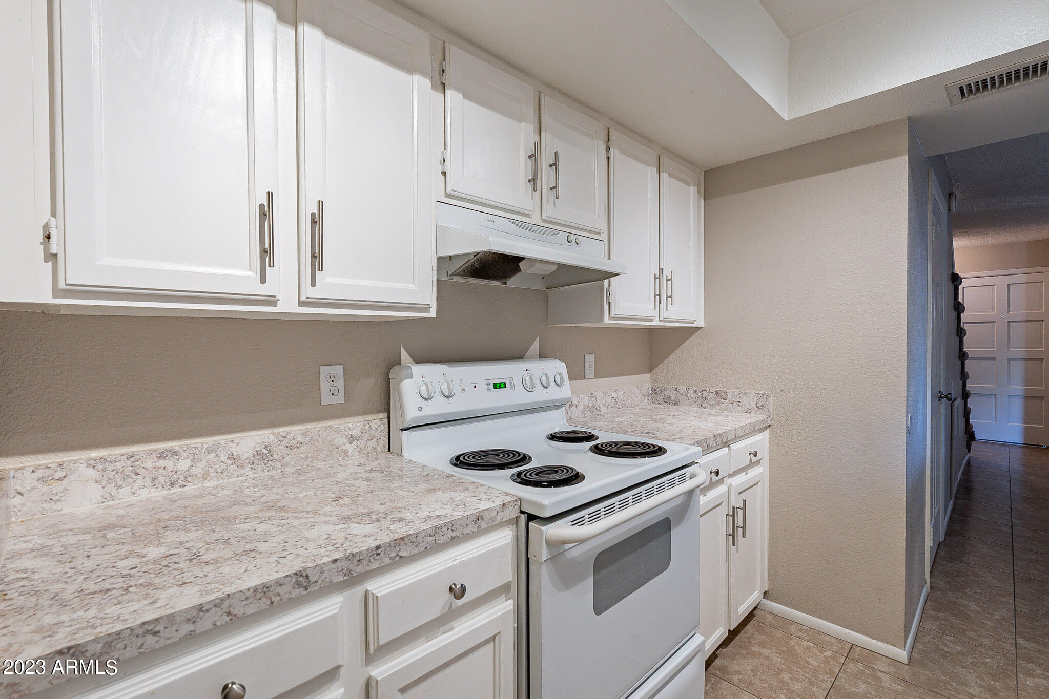 1422 W LA JOLLA Drive