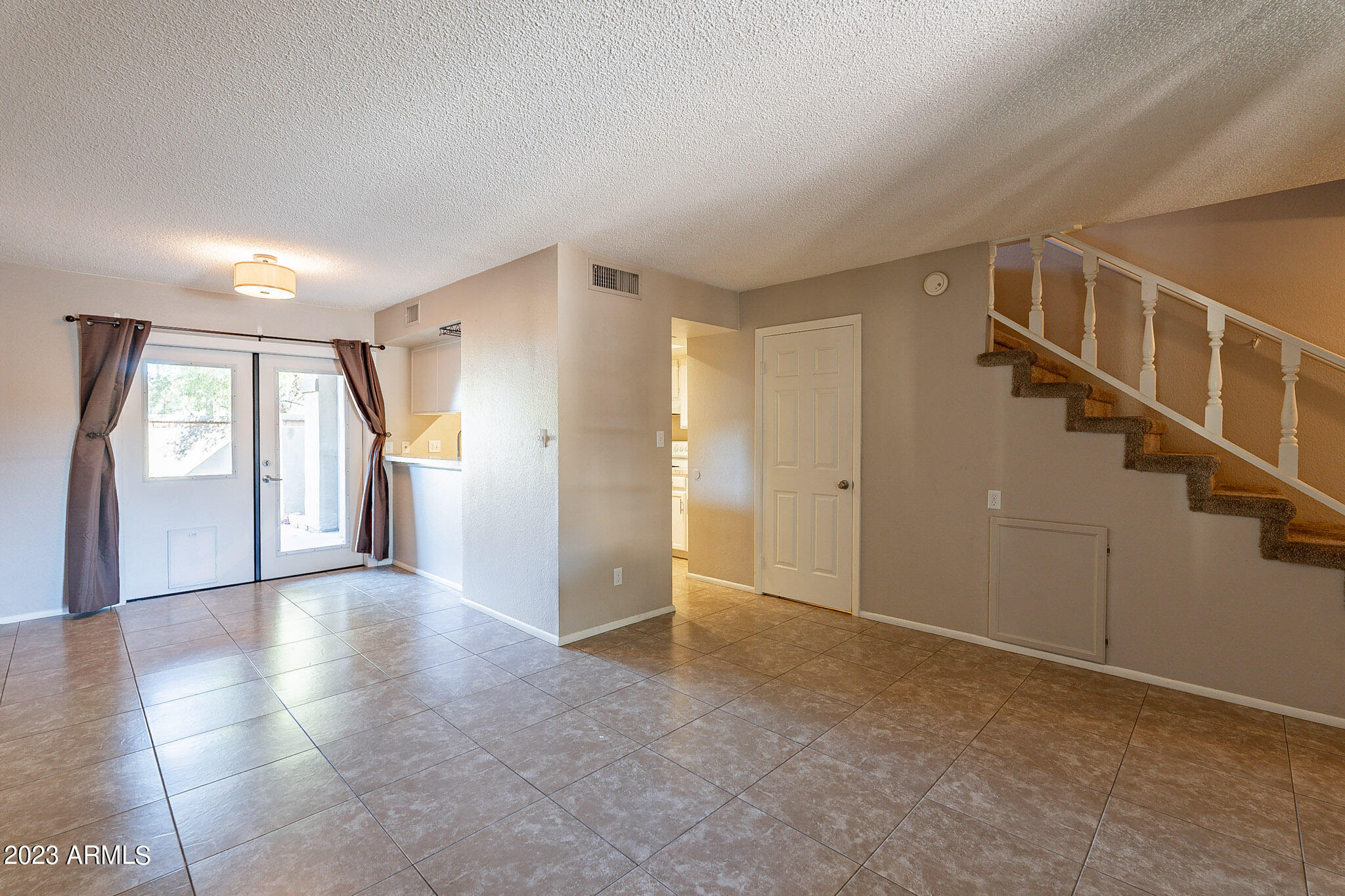 1422 W LA JOLLA Drive