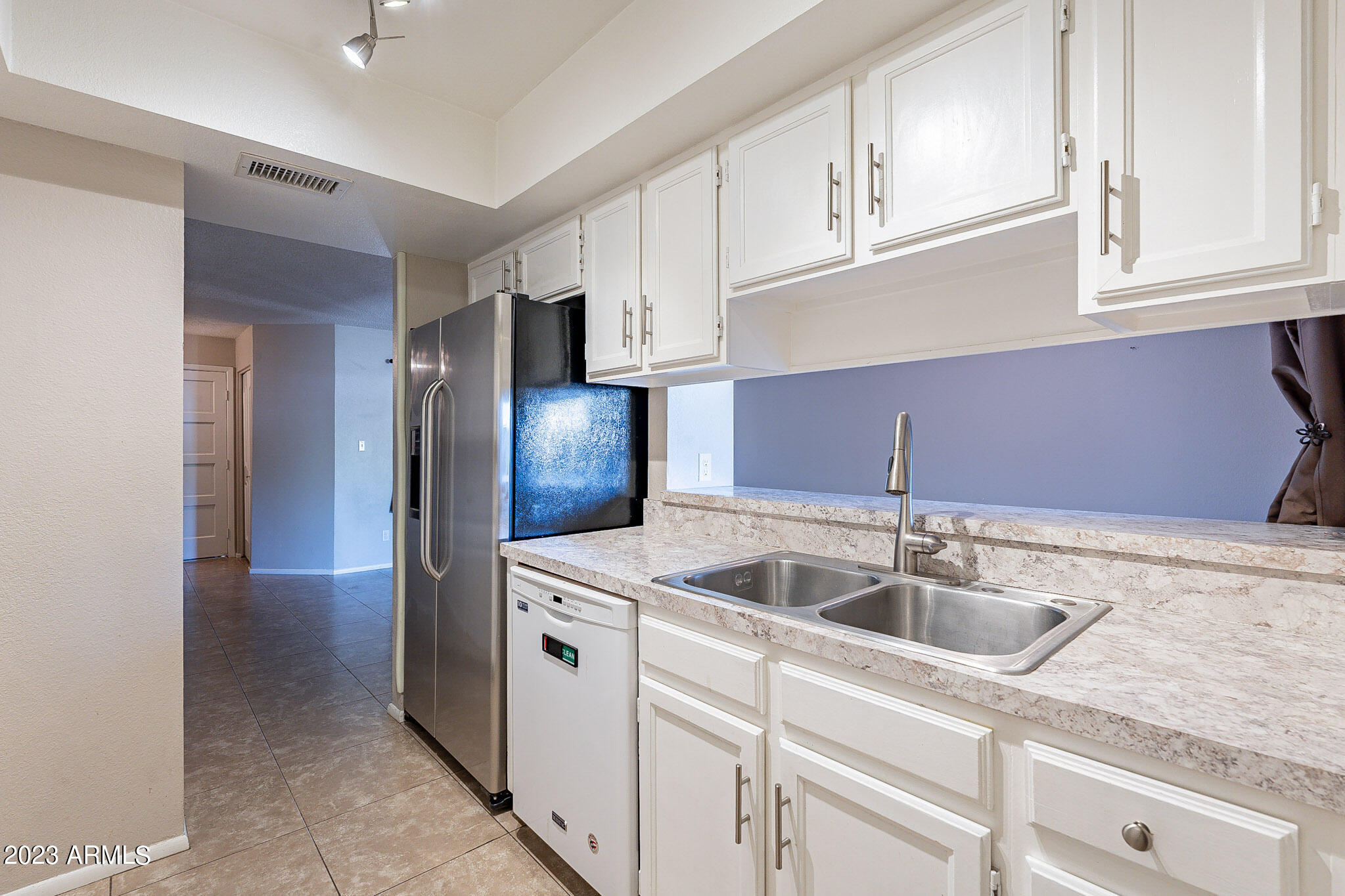 1422 W LA JOLLA Drive