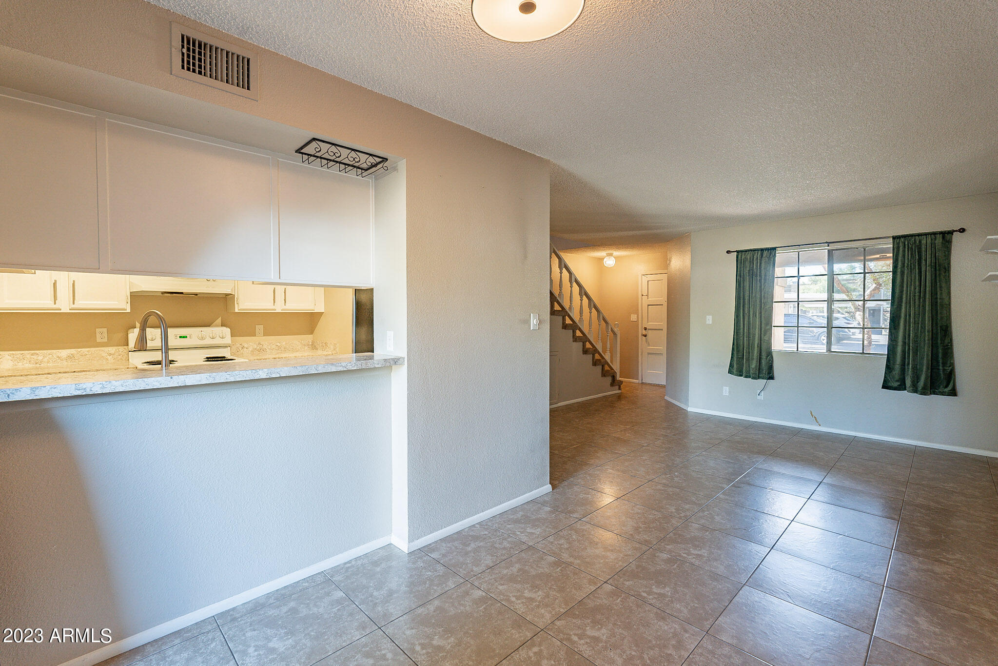 1422 W LA JOLLA Drive