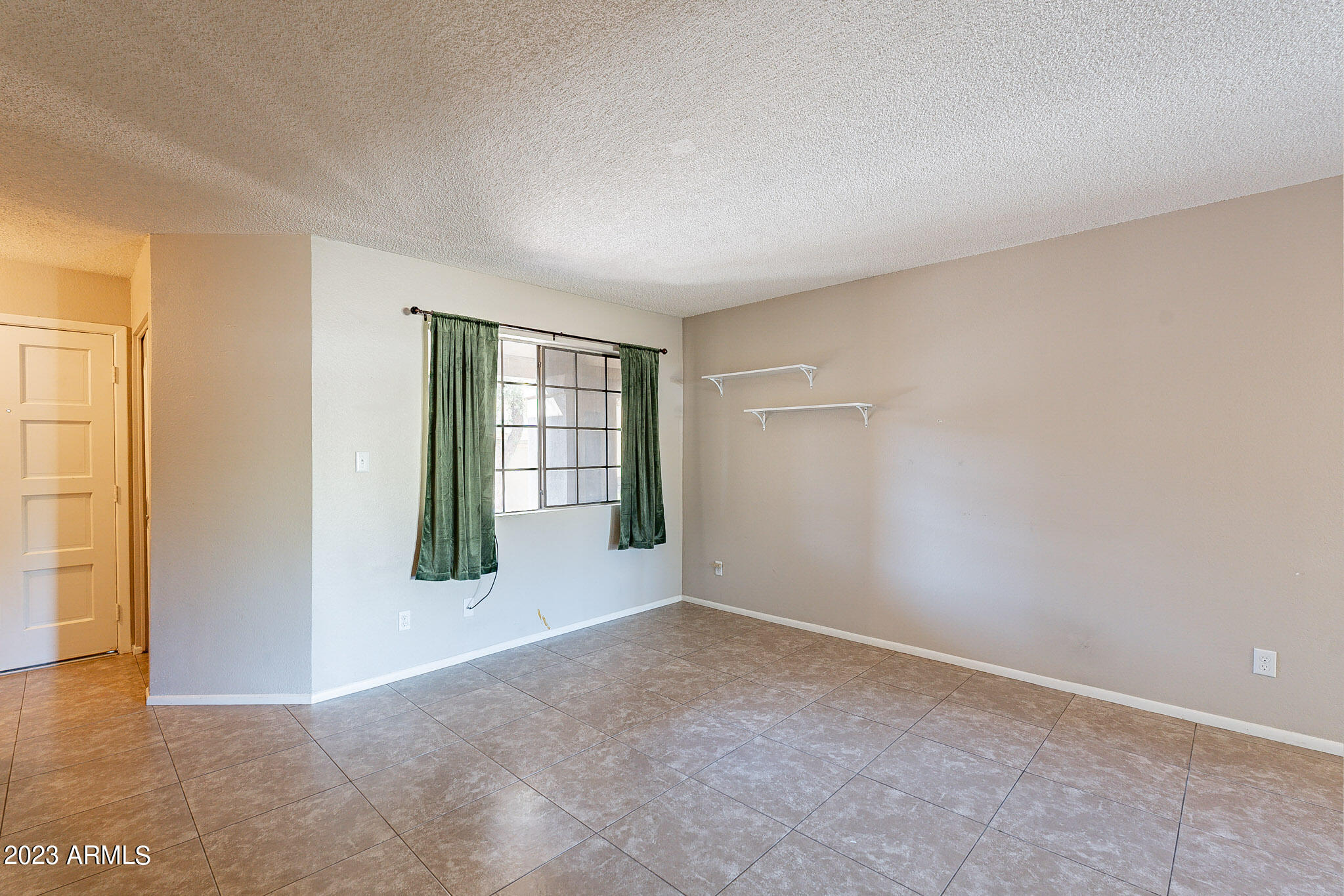 1422 W LA JOLLA Drive