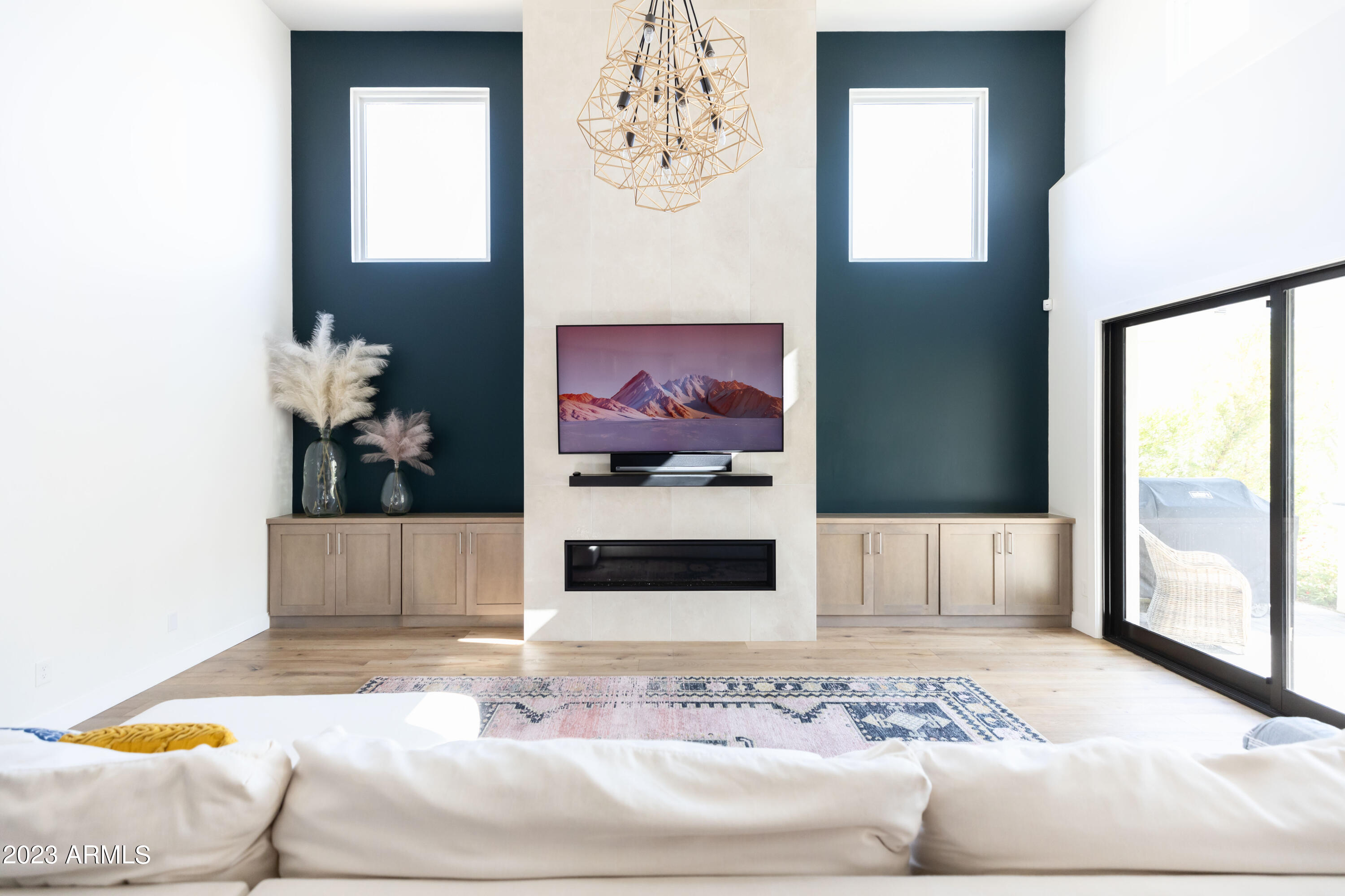 3911 E MITCHELL Drive