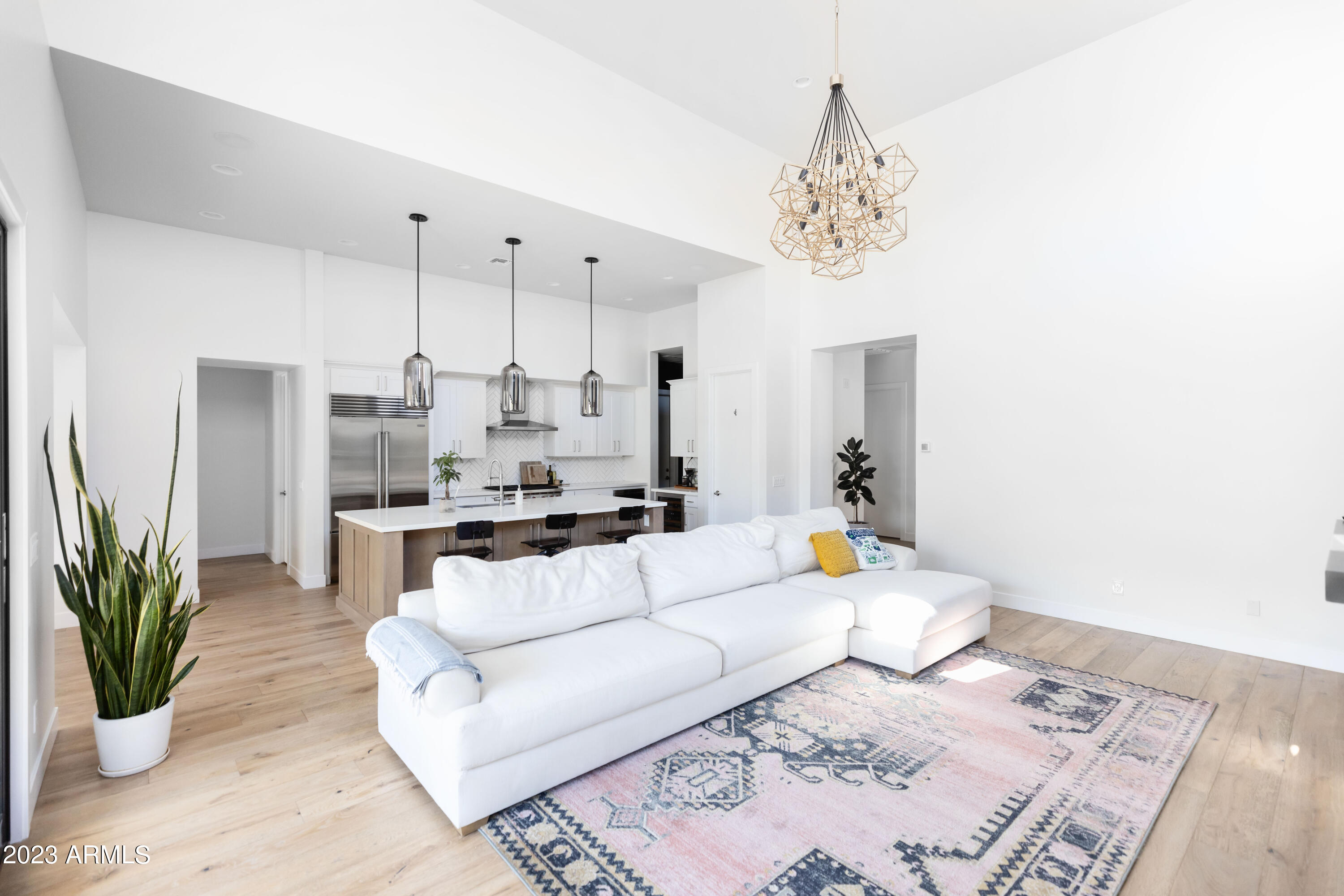 3911 E MITCHELL Drive