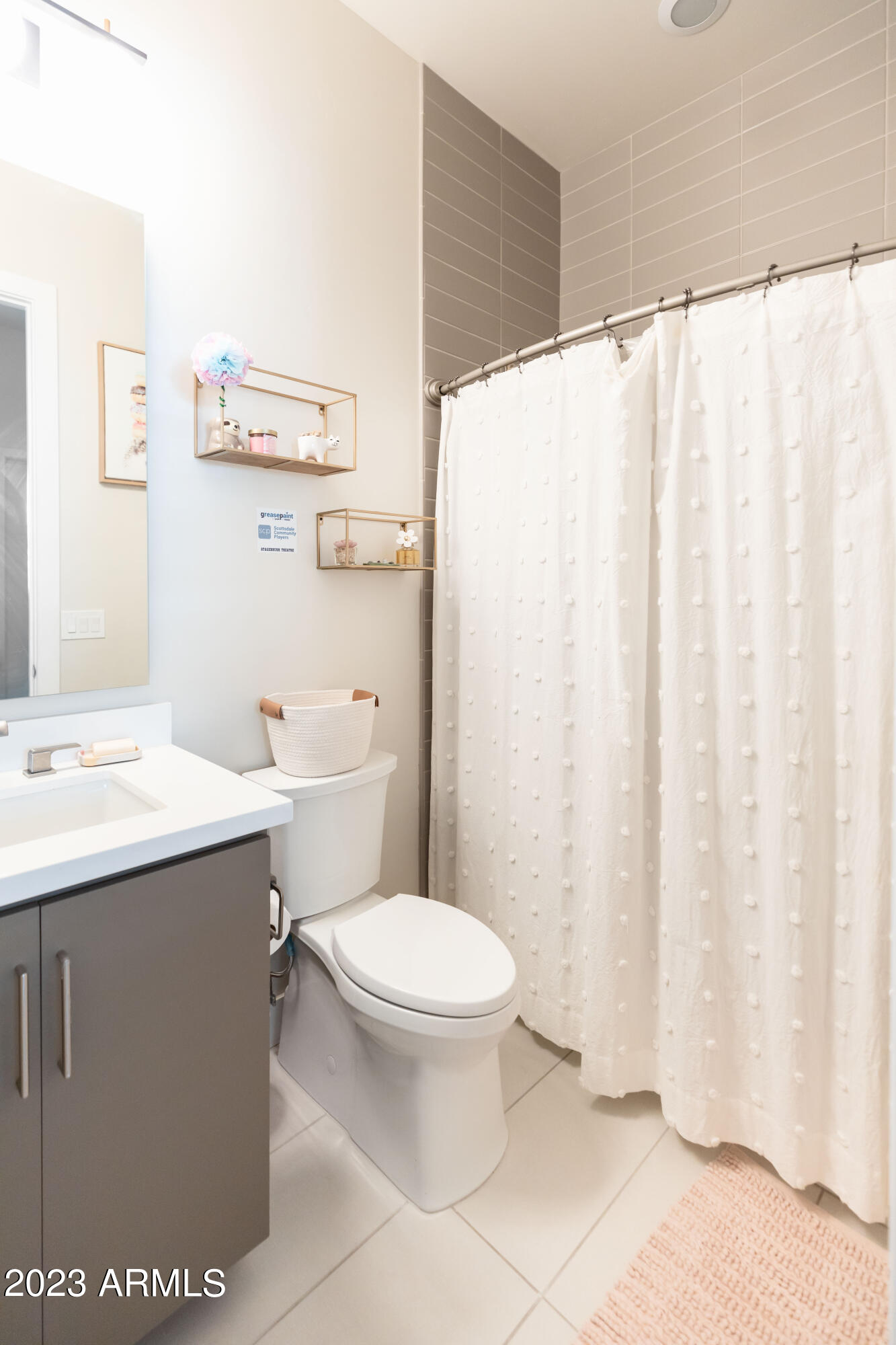 3911 E MITCHELL Drive