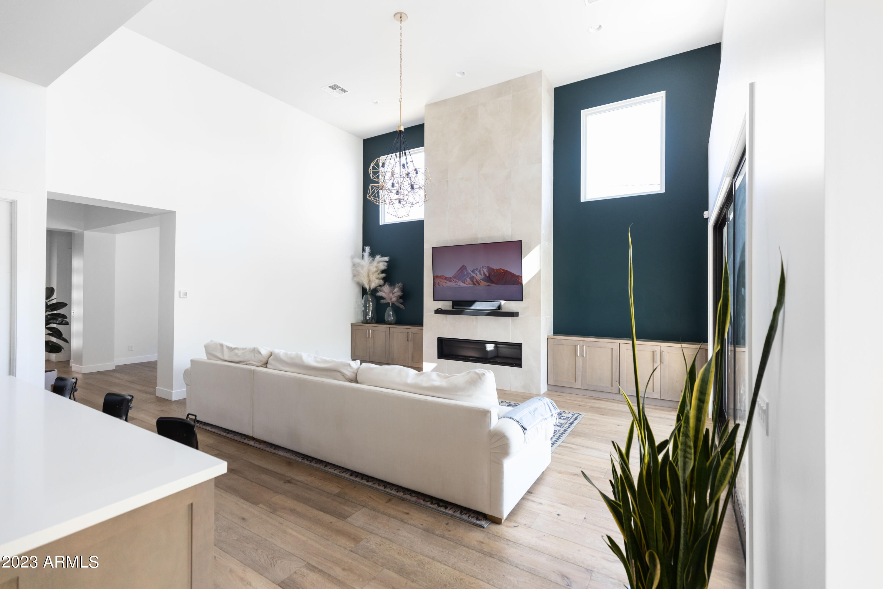 3911 E MITCHELL Drive