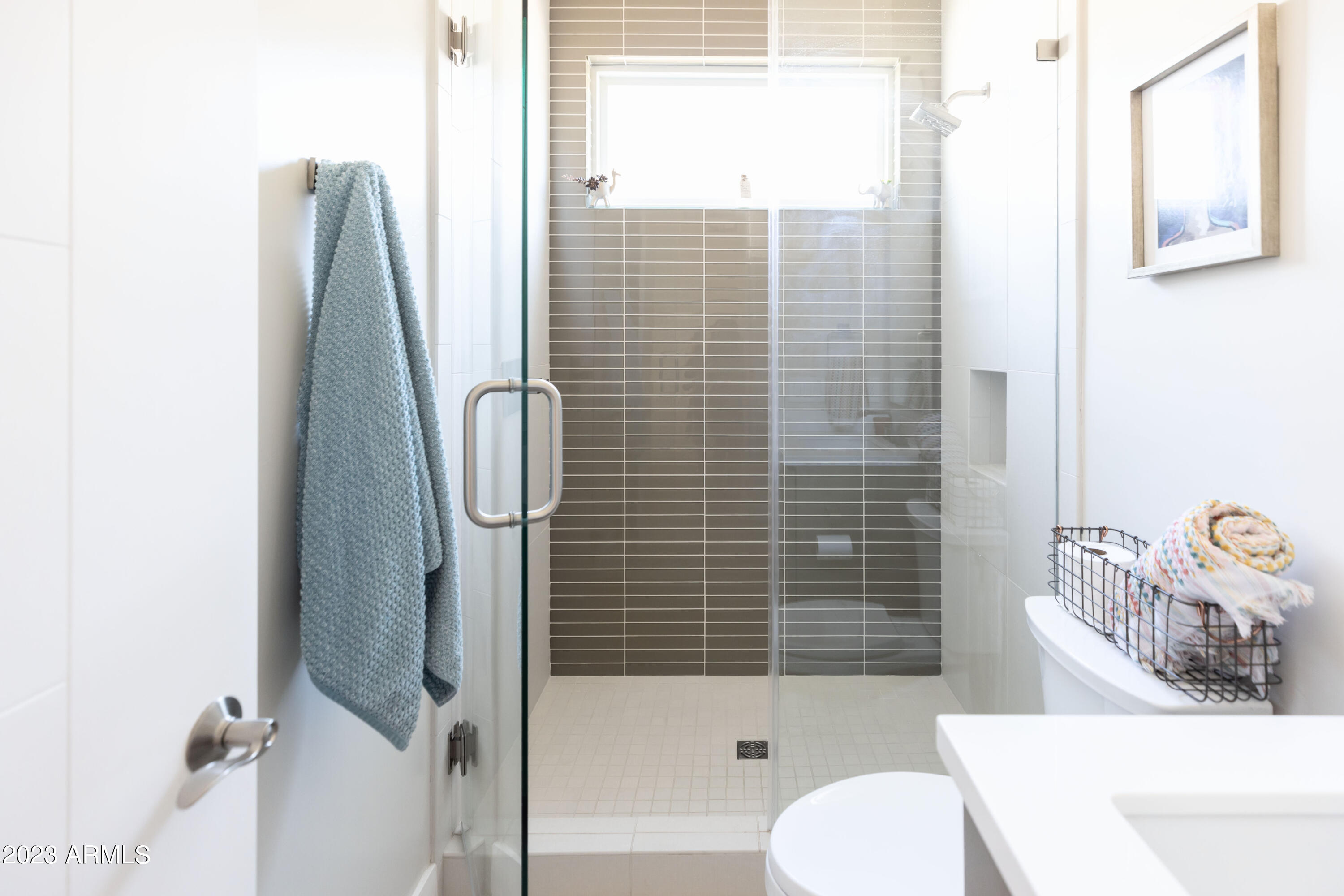 3911 E MITCHELL Drive