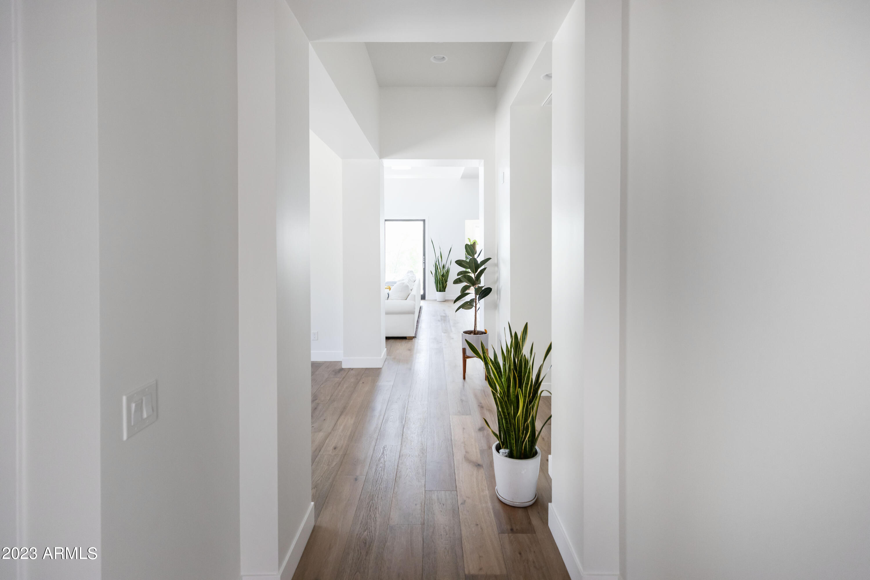 3911 E MITCHELL Drive