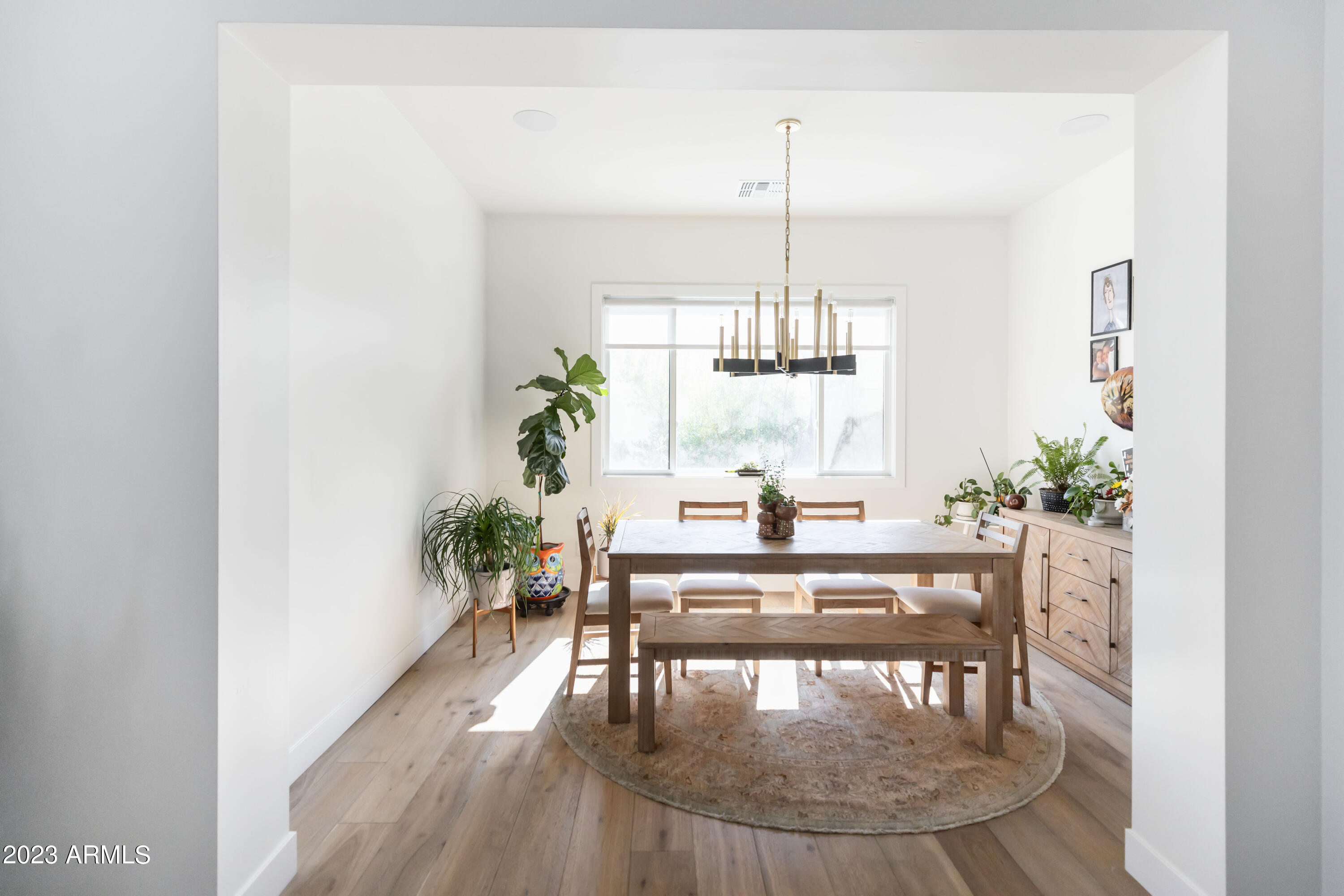 3911 E MITCHELL Drive