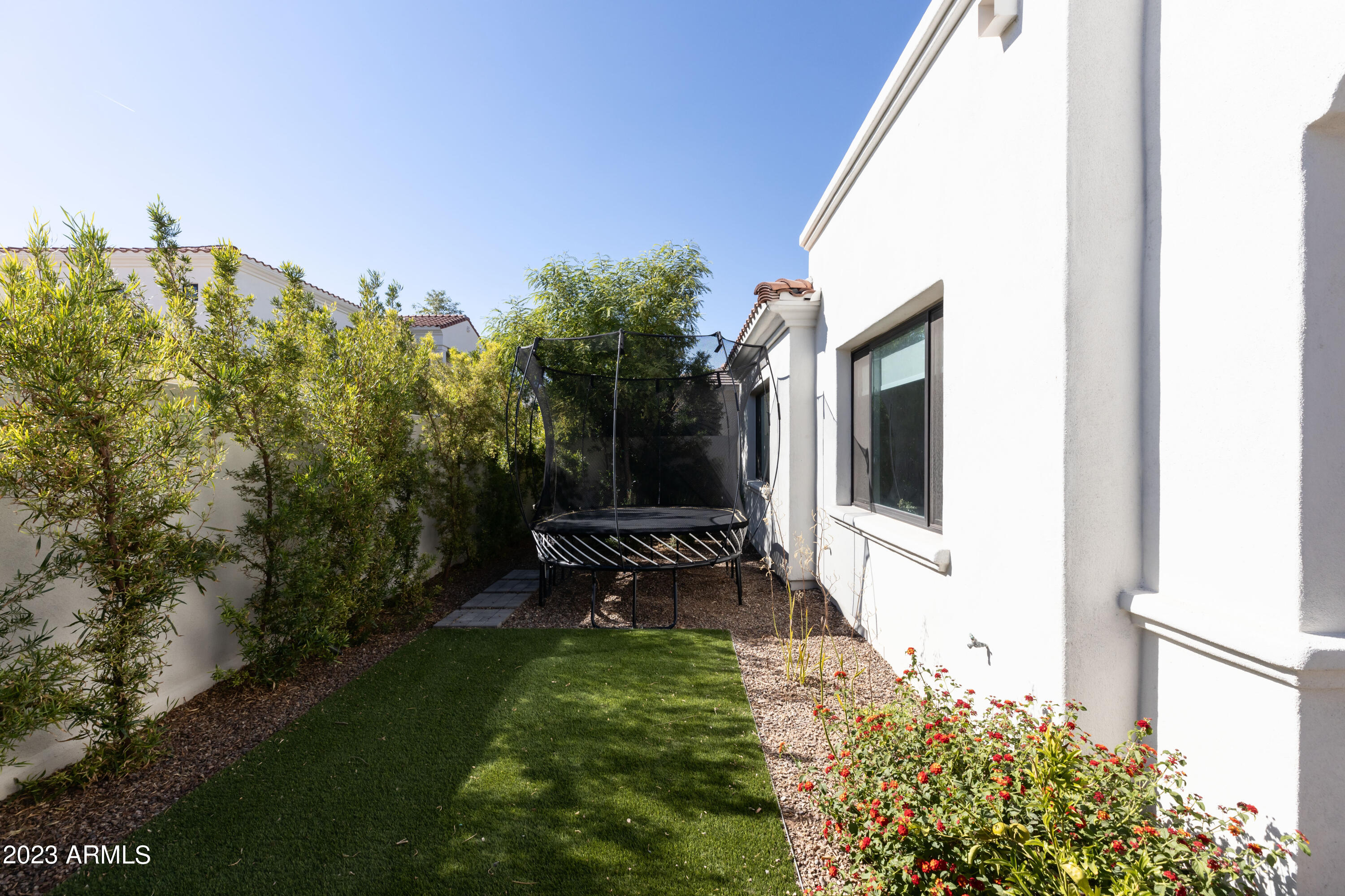 3911 E MITCHELL Drive