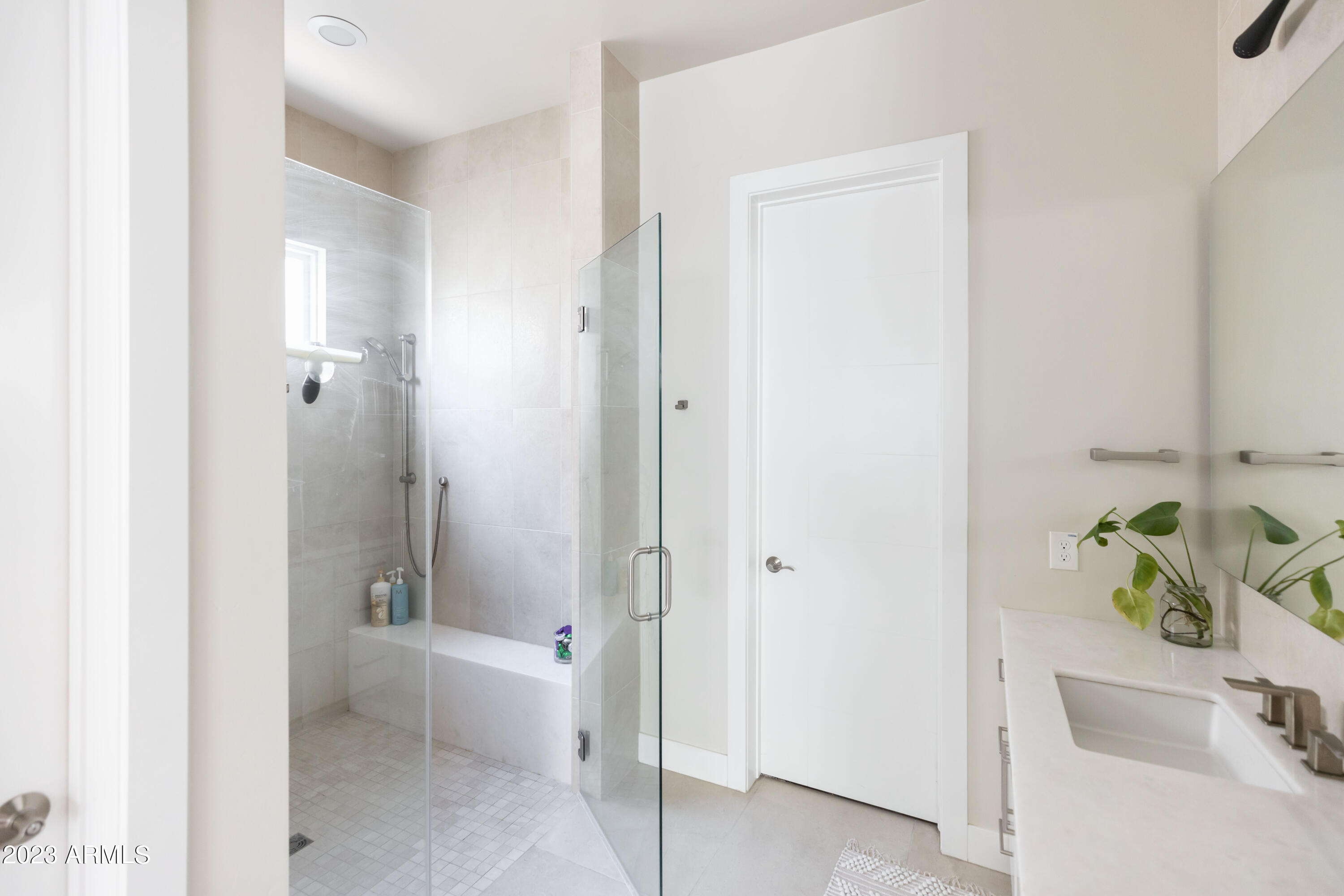 3911 E MITCHELL Drive