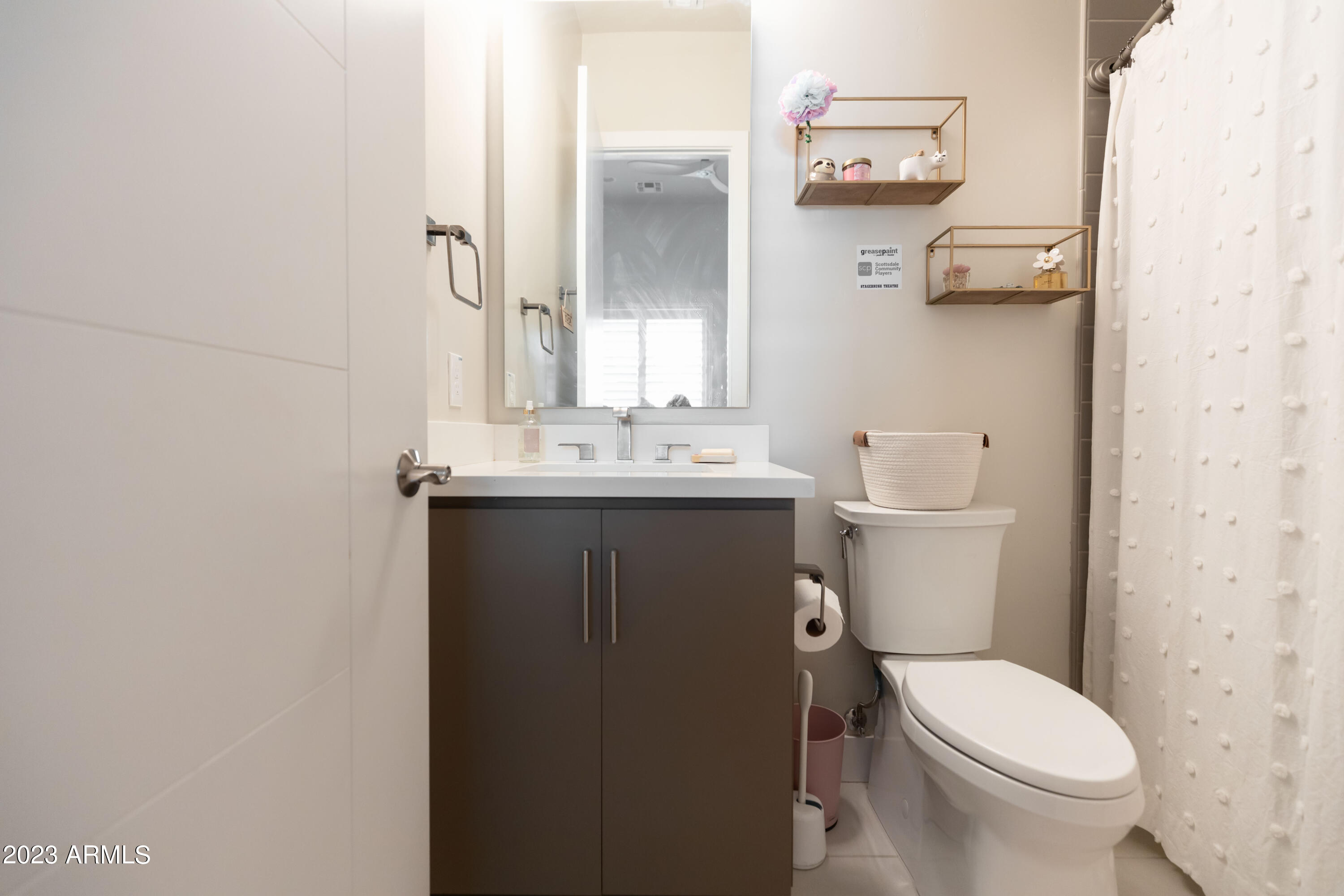 3911 E MITCHELL Drive